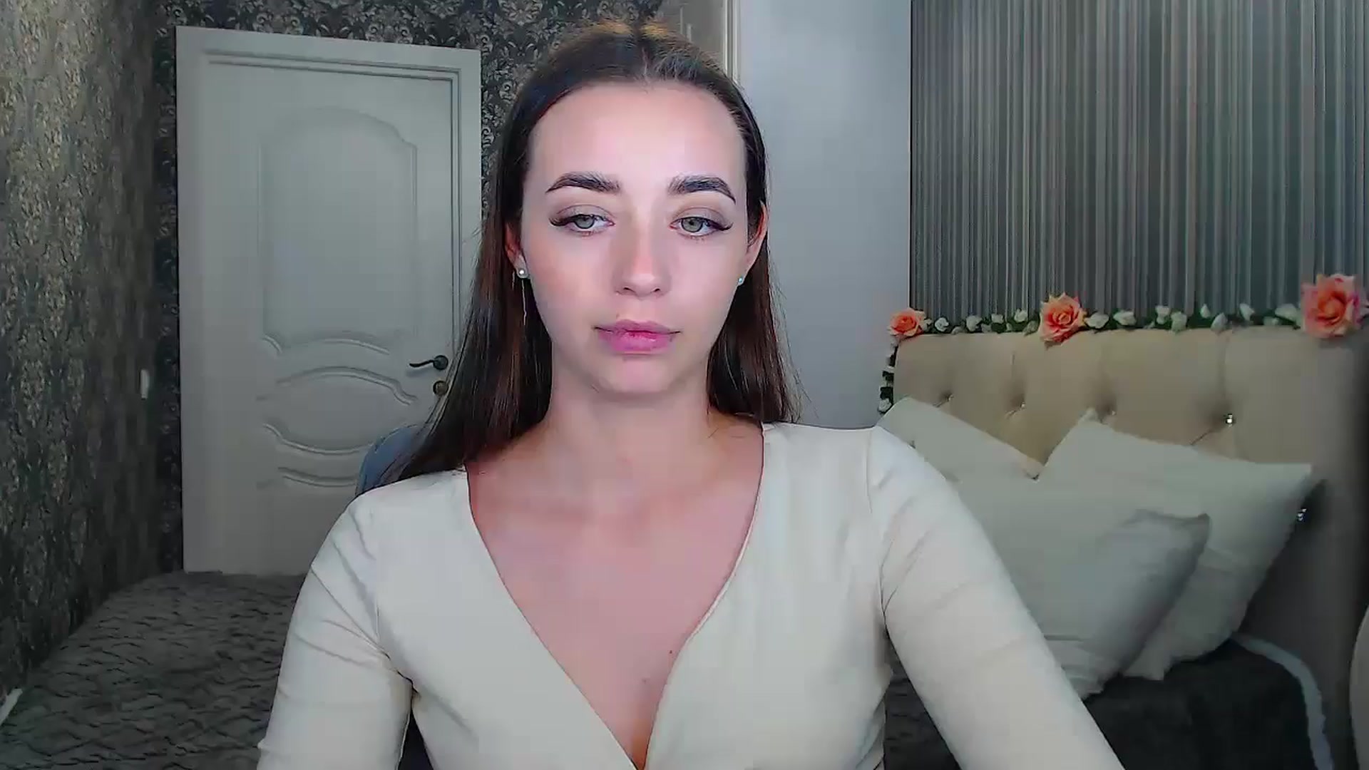 Gallery image thumbnail from EmeraldLilyyy's myfreecams stream on, 10/21/2024, 13:30 image 16 of 20