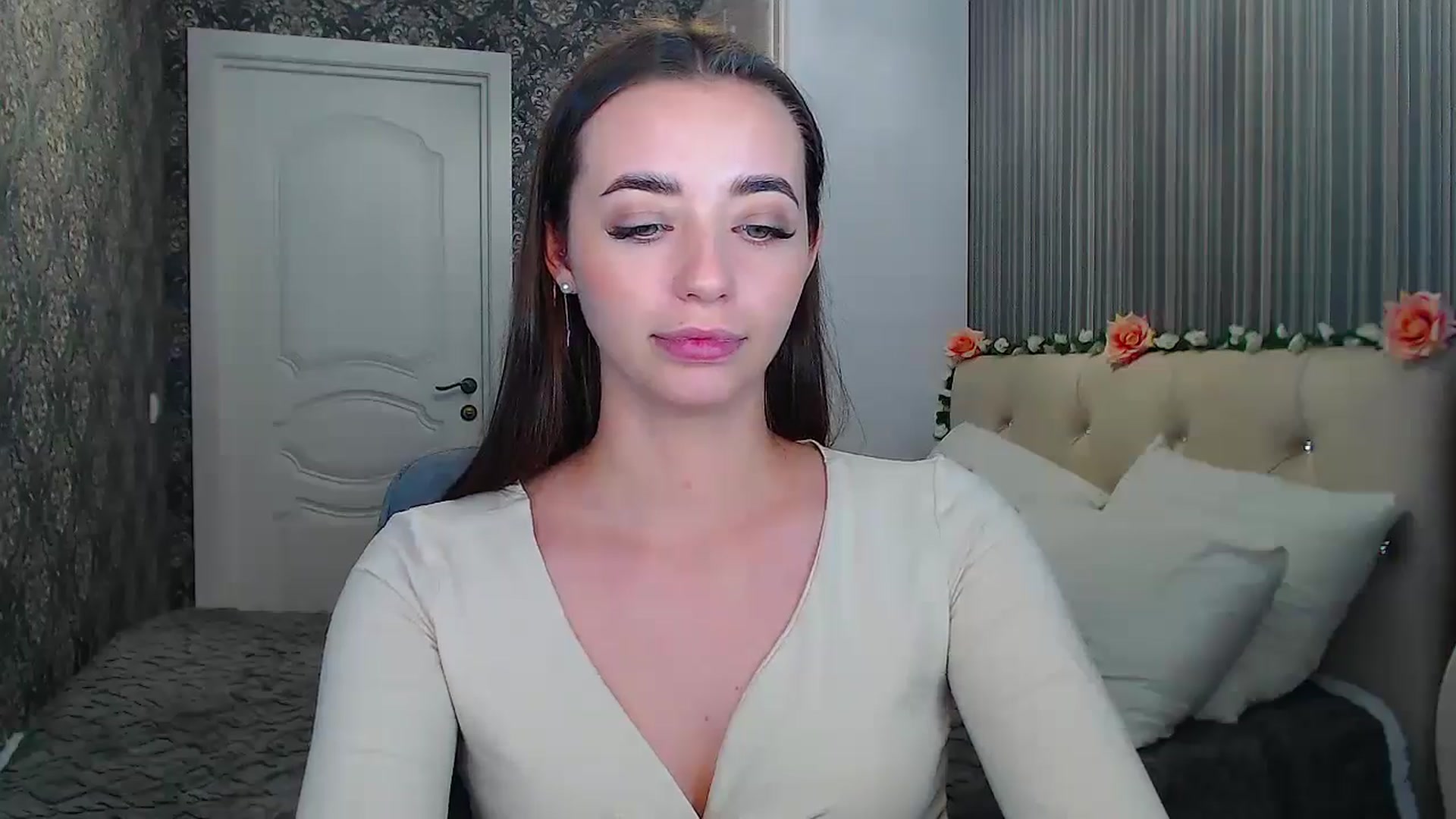 Gallery image thumbnail from EmeraldLilyyy's myfreecams stream on, 10/21/2024, 13:30 image 15 of 20