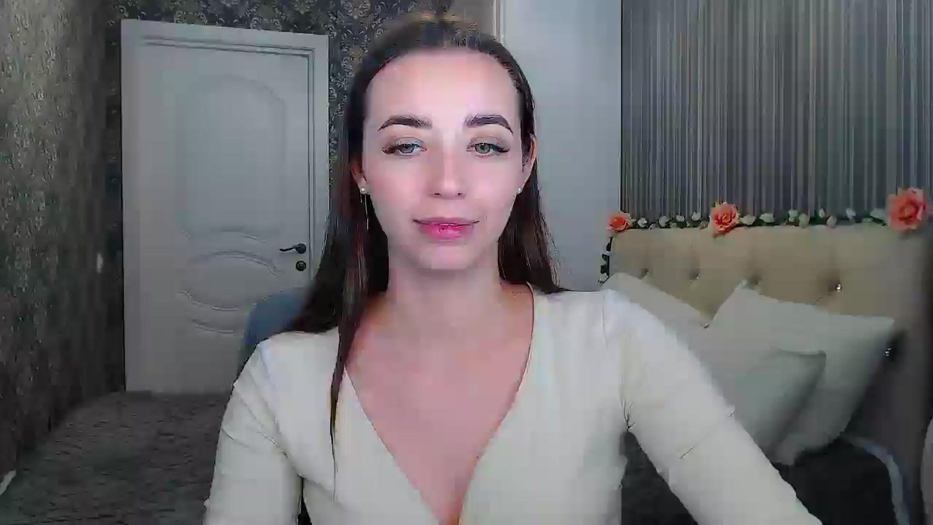 Gallery image thumbnail from EmeraldLilyyy's myfreecams stream on, 10/21/2024, 13:30 image 13 of 20