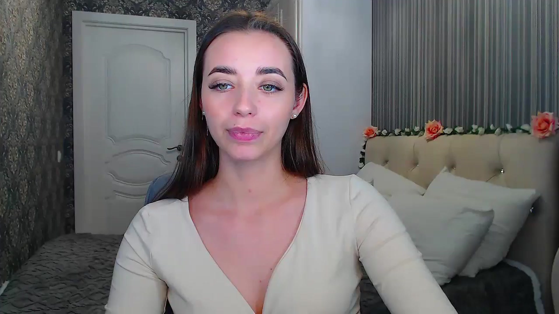 Gallery image thumbnail from EmeraldLilyyy's myfreecams stream on, 10/21/2024, 13:30 image 19 of 20