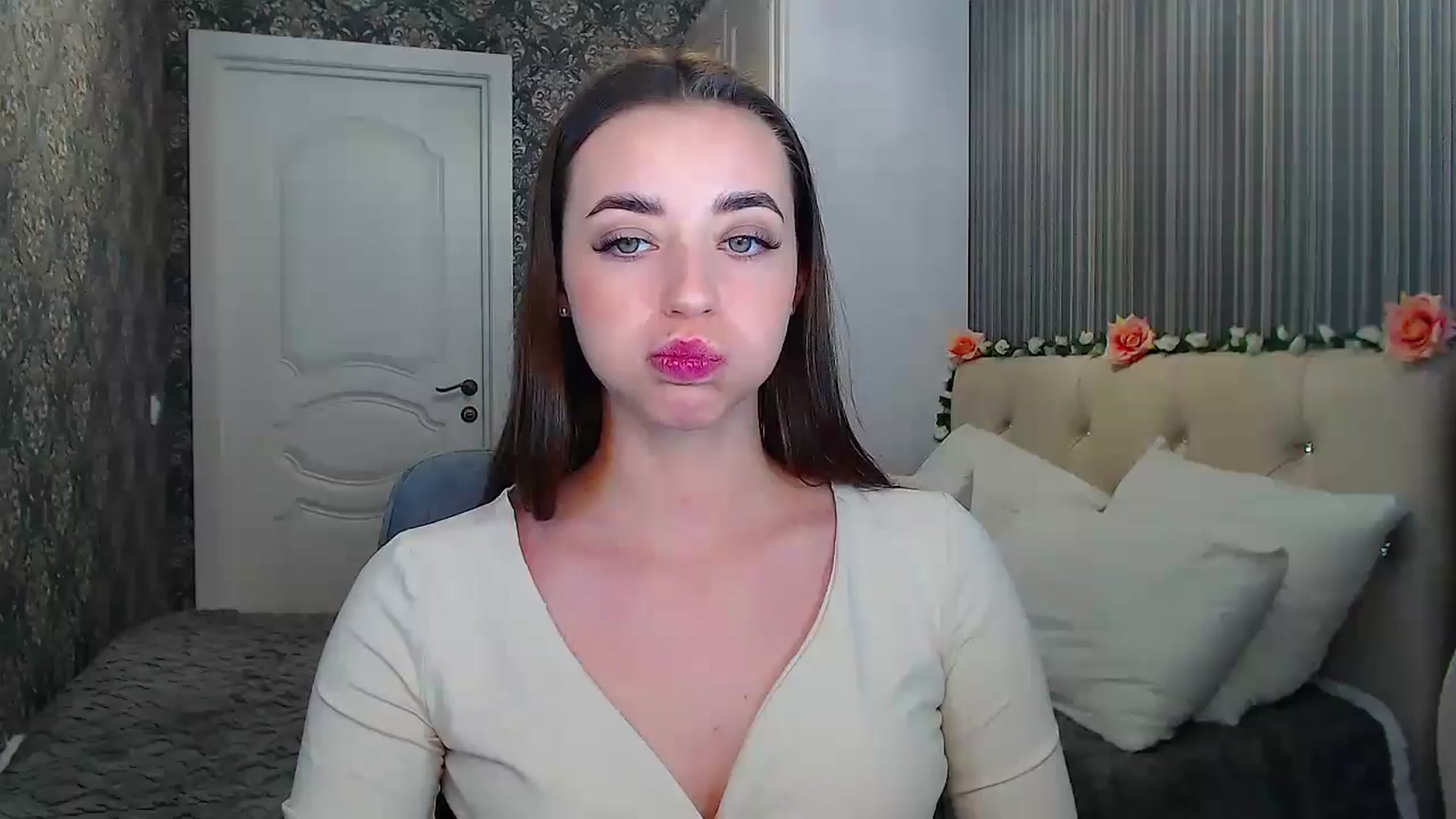 Gallery image thumbnail from EmeraldLilyyy's myfreecams stream on, 10/21/2024, 13:30 image 1 of 20
