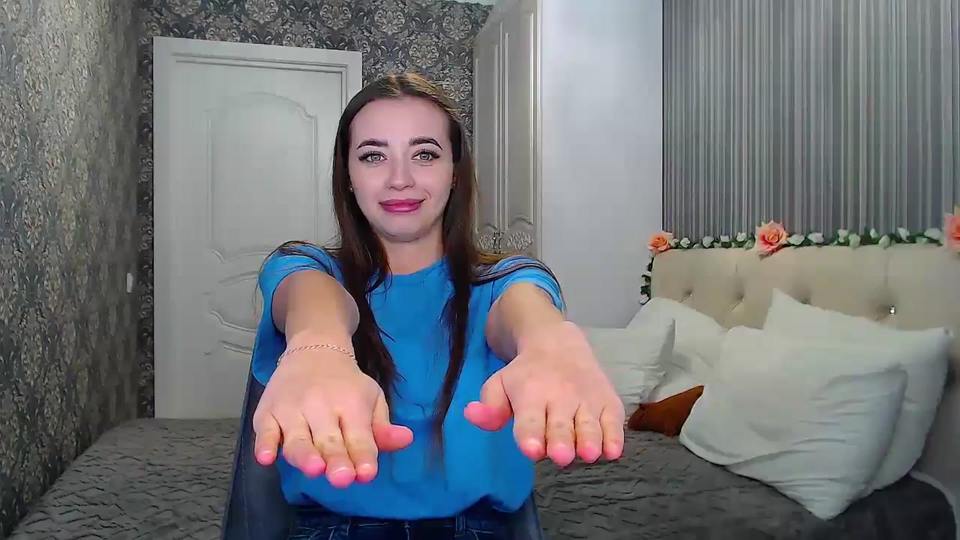 Gallery image thumbnail from EmeraldLilyyy's myfreecams stream on, 10/23/2024, 11:26 image 16 of 20