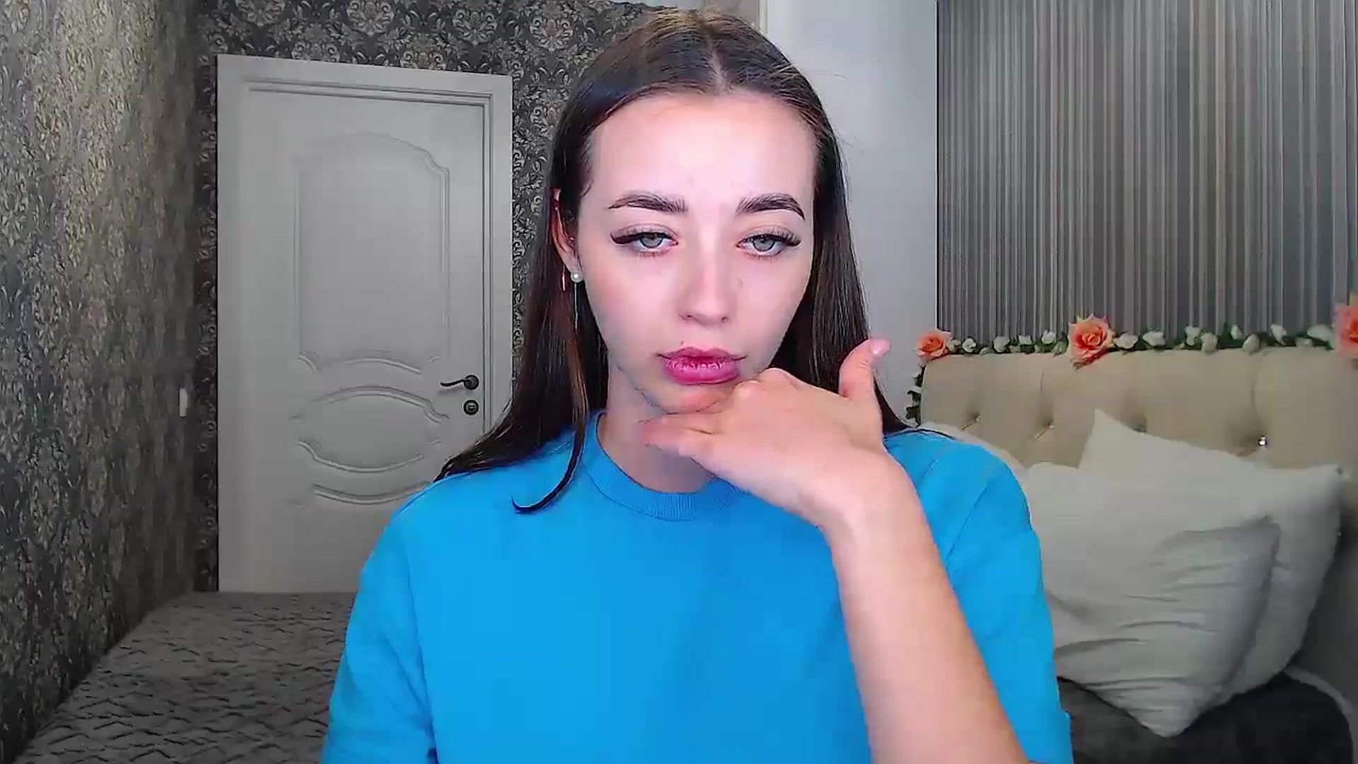 Gallery image thumbnail from EmeraldLilyyy's myfreecams stream on, 10/23/2024, 12:39 image 18 of 20