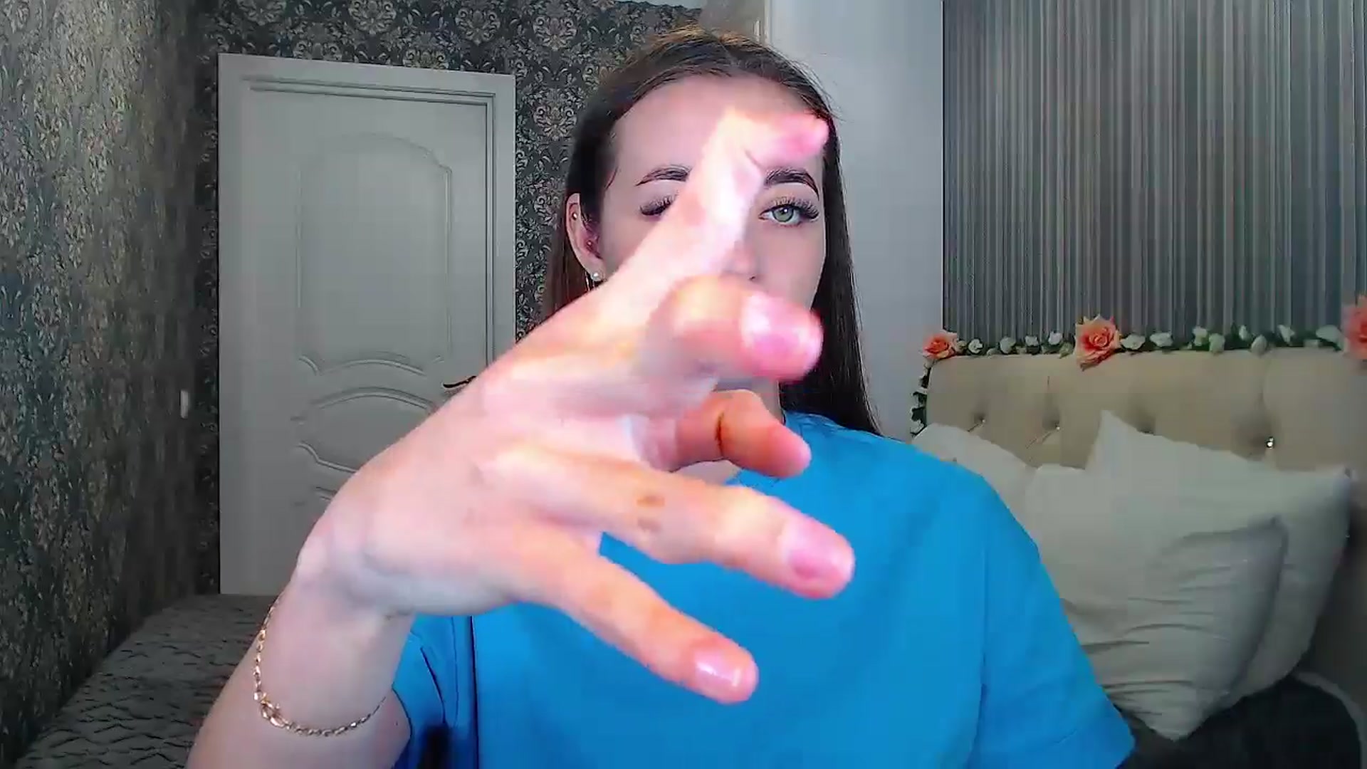 Gallery image thumbnail from EmeraldLilyyy's myfreecams stream on, 10/23/2024, 13:03 image 19 of 20