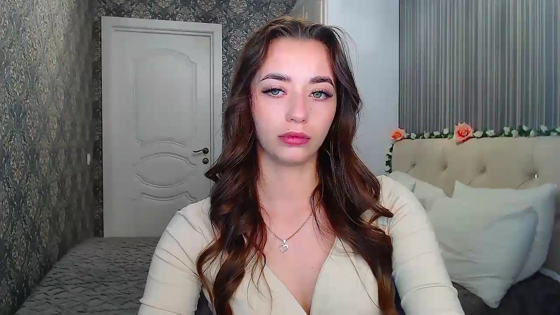 Gallery image thumbnail from EmeraldLilyyy's myfreecams stream on, 10/25/2024, 10:23 image 19 of 20