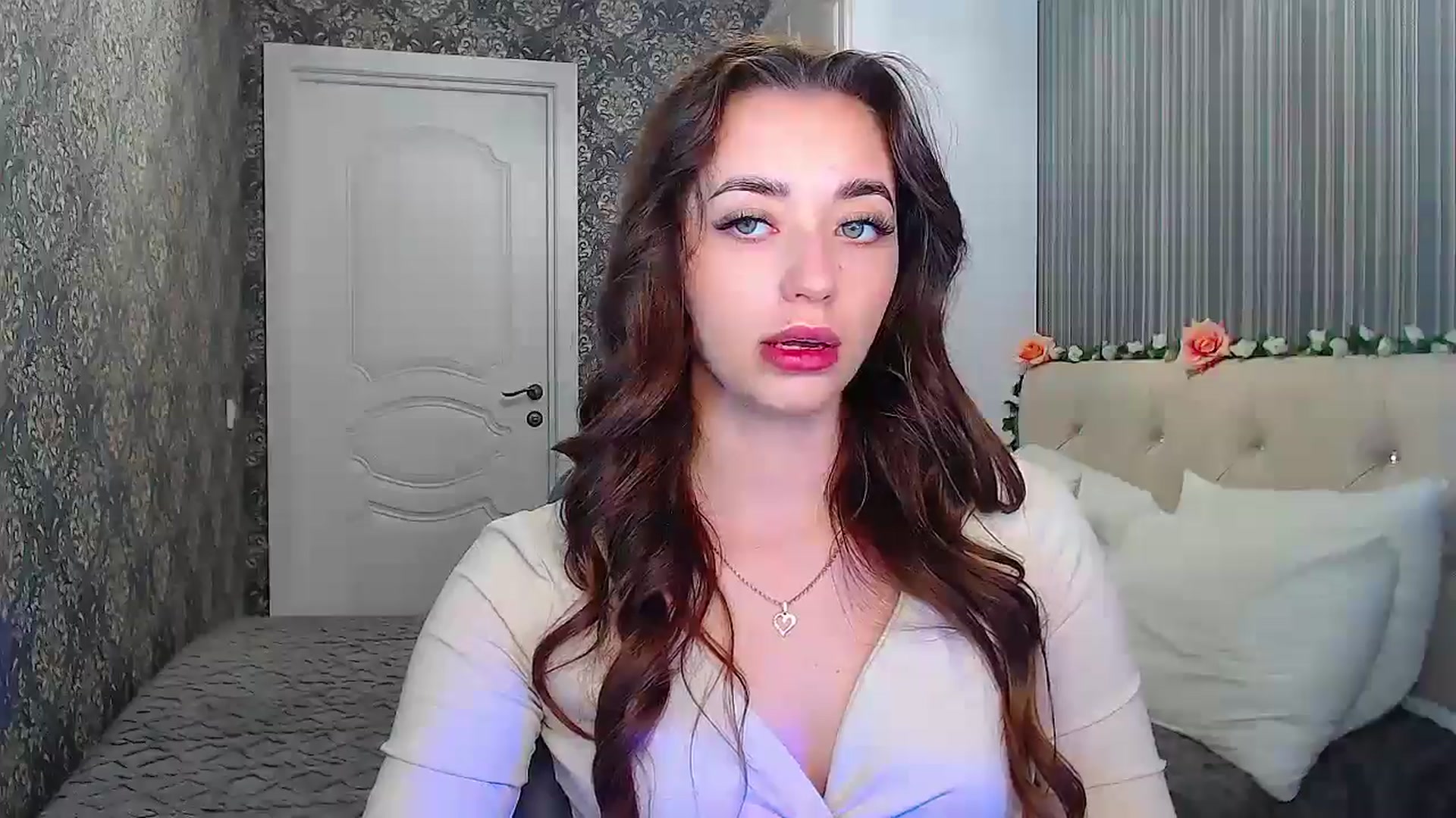 Gallery image thumbnail from EmeraldLilyyy's myfreecams stream on, 10/25/2024, 10:23 image 5 of 20
