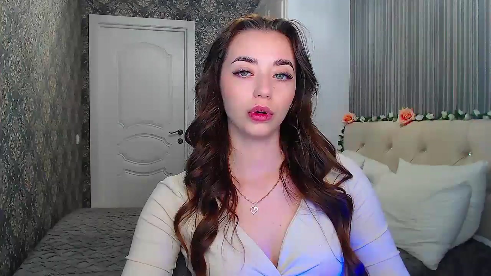 Gallery image thumbnail from EmeraldLilyyy's myfreecams stream on, 10/25/2024, 10:23 image 14 of 20