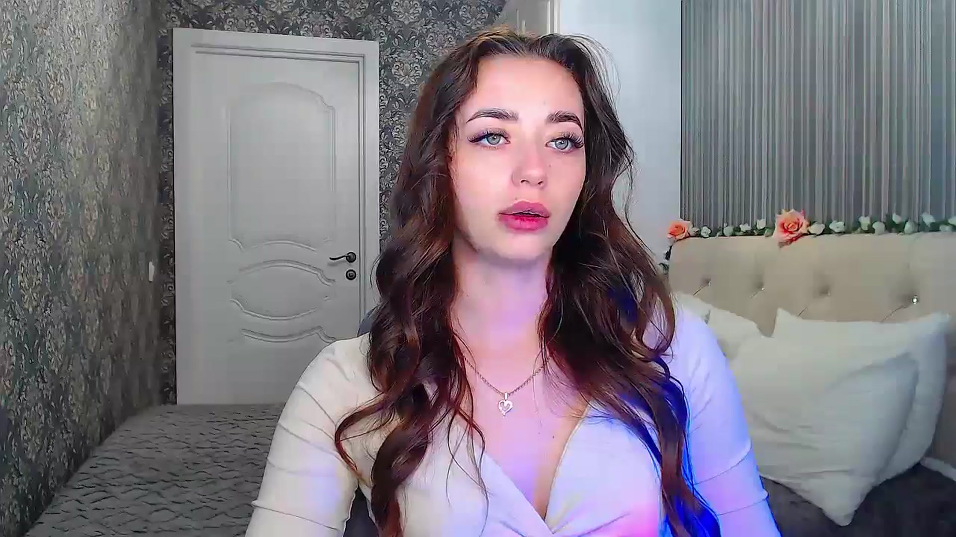Gallery image thumbnail from EmeraldLilyyy's myfreecams stream on, 10/25/2024, 10:23 image 10 of 20