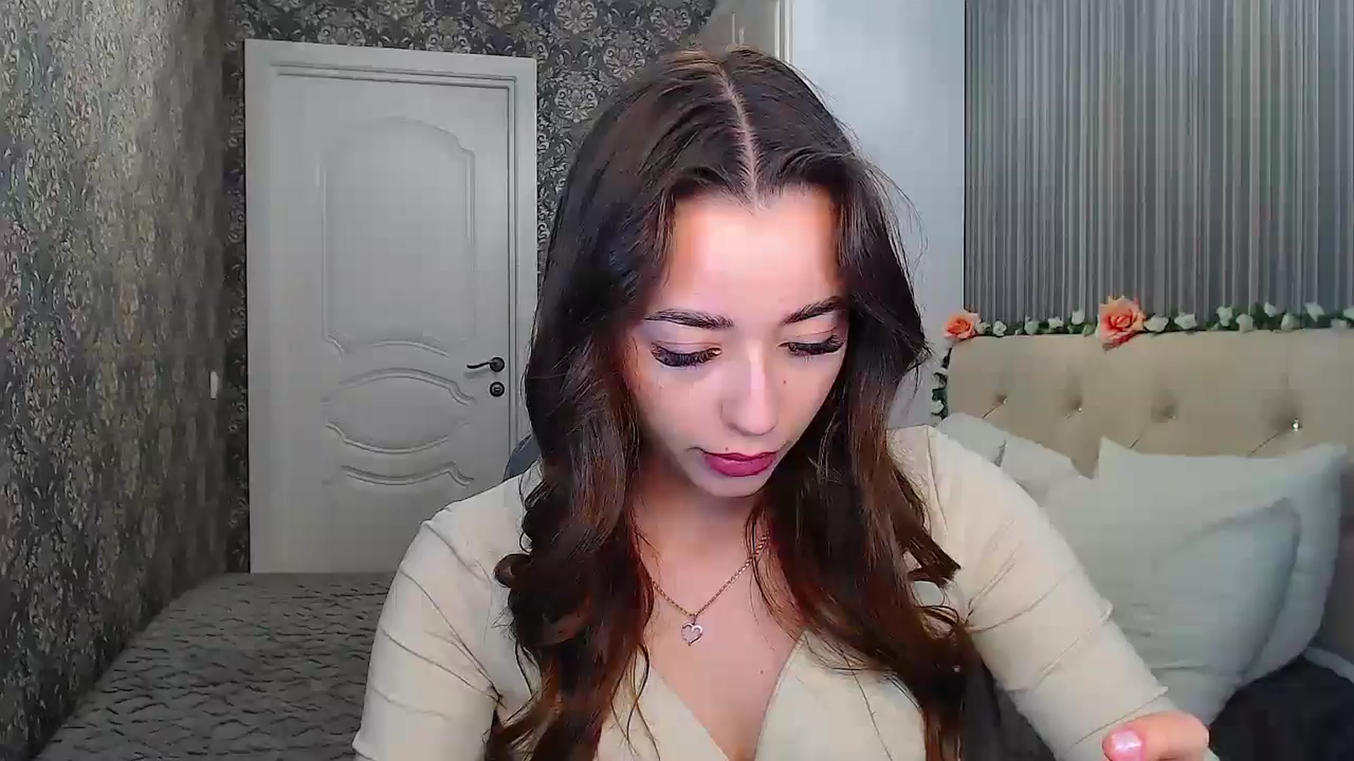 Gallery image thumbnail from EmeraldLilyyy's myfreecams stream on, 10/25/2024, 10:23 image 20 of 20