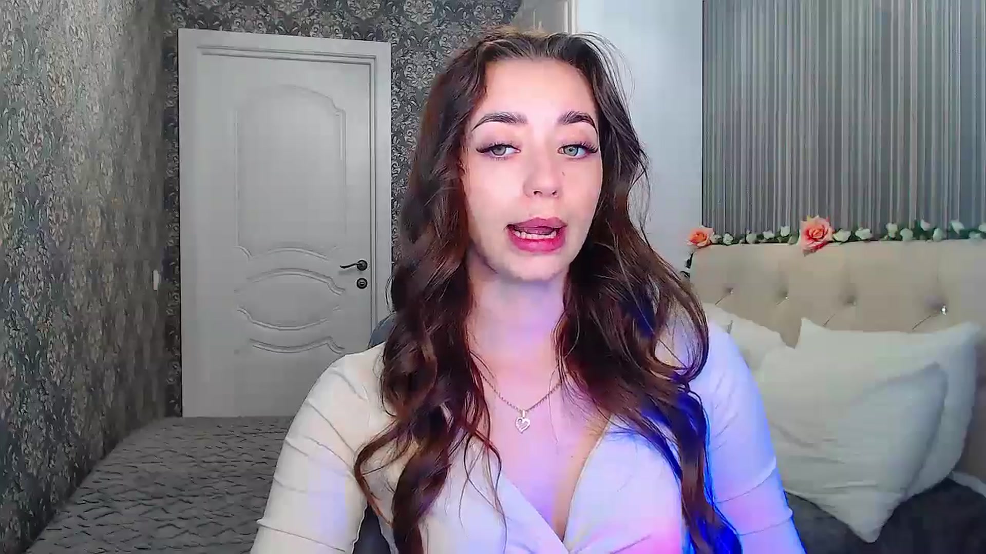 Gallery image thumbnail from EmeraldLilyyy's myfreecams stream on, 10/25/2024, 10:23 image 12 of 20