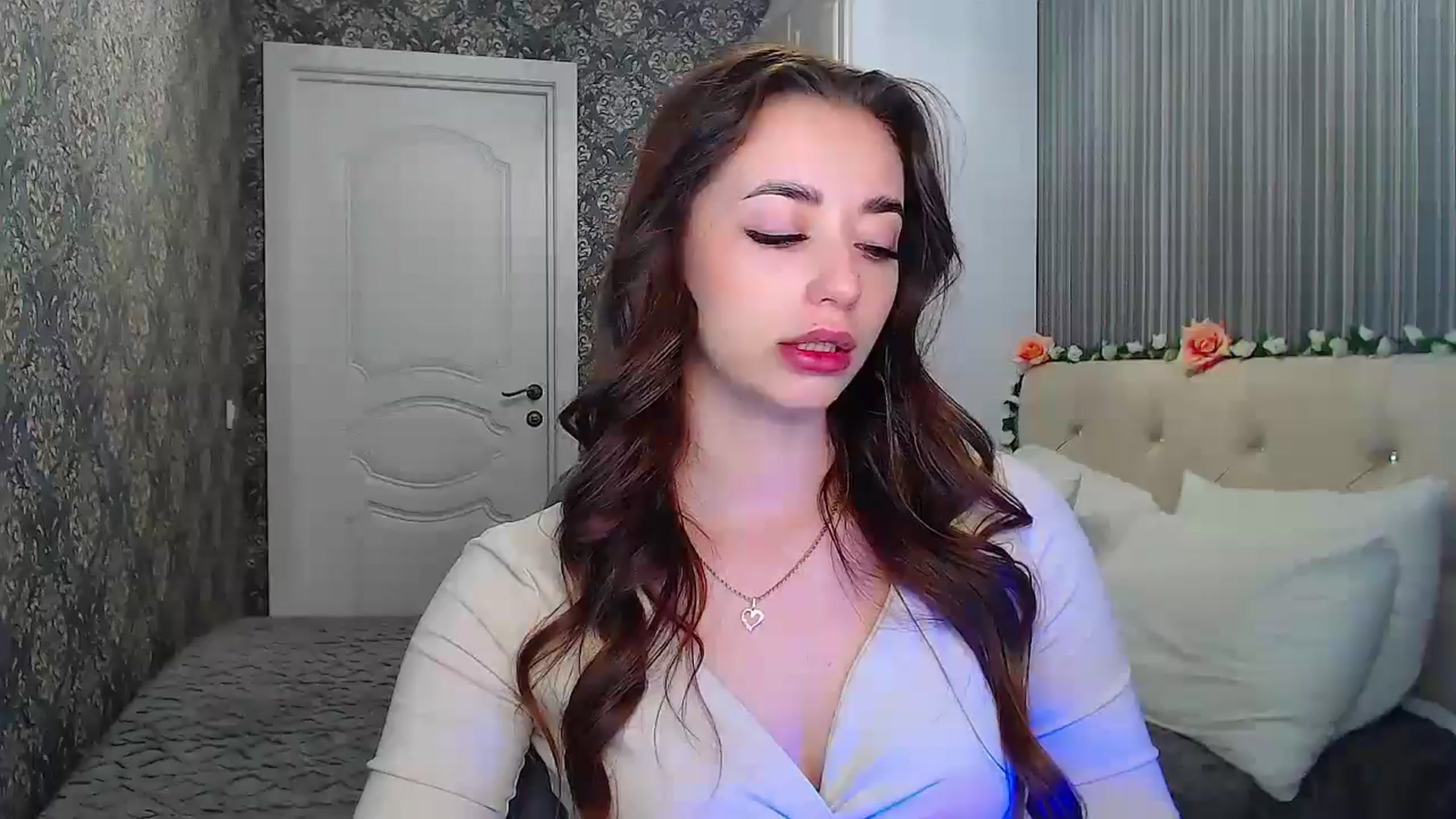 Gallery image thumbnail from EmeraldLilyyy's myfreecams stream on, 10/25/2024, 10:23 image 18 of 20