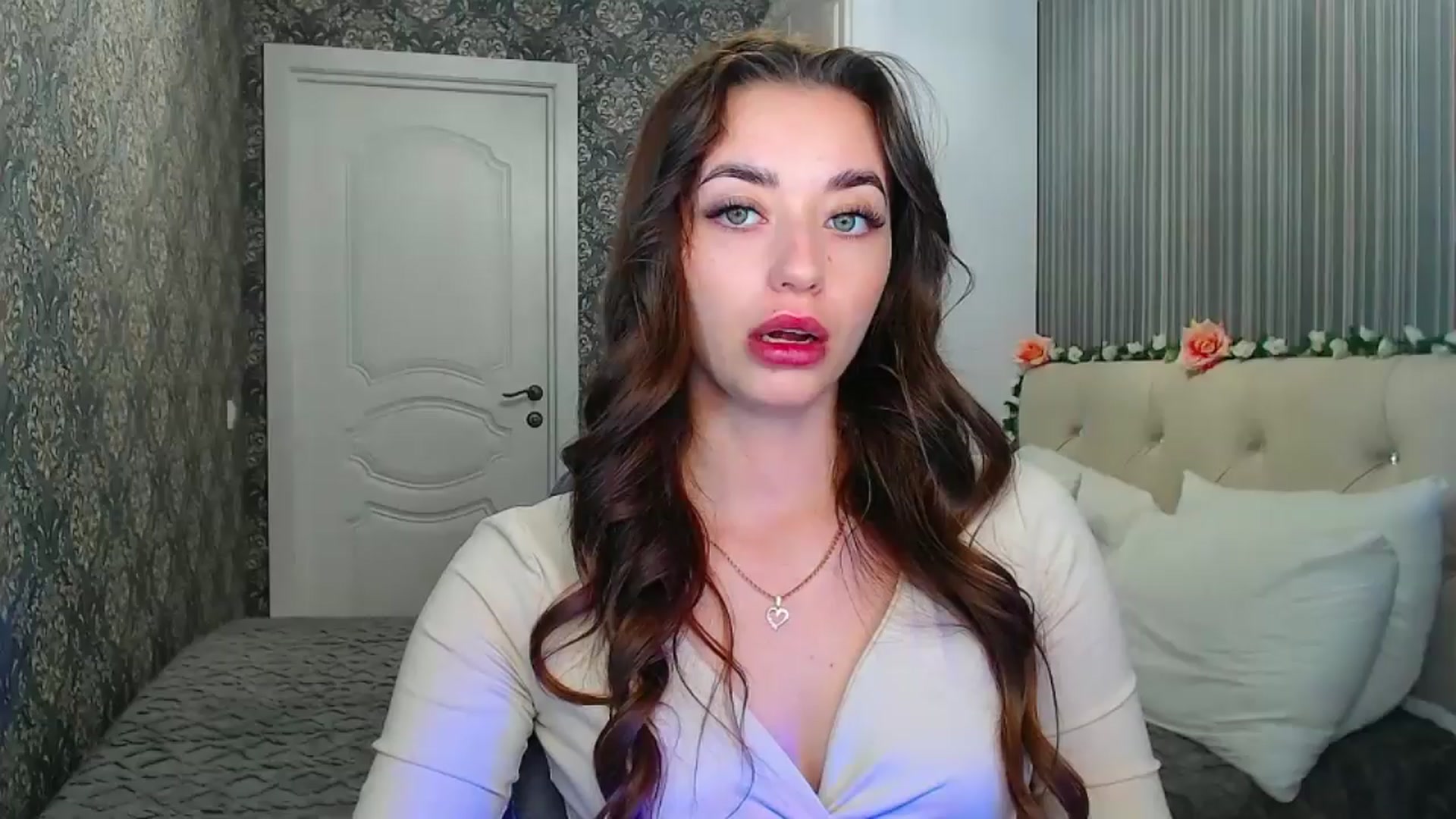 Gallery image thumbnail from EmeraldLilyyy's myfreecams stream on, 10/25/2024, 10:23 image 2 of 20