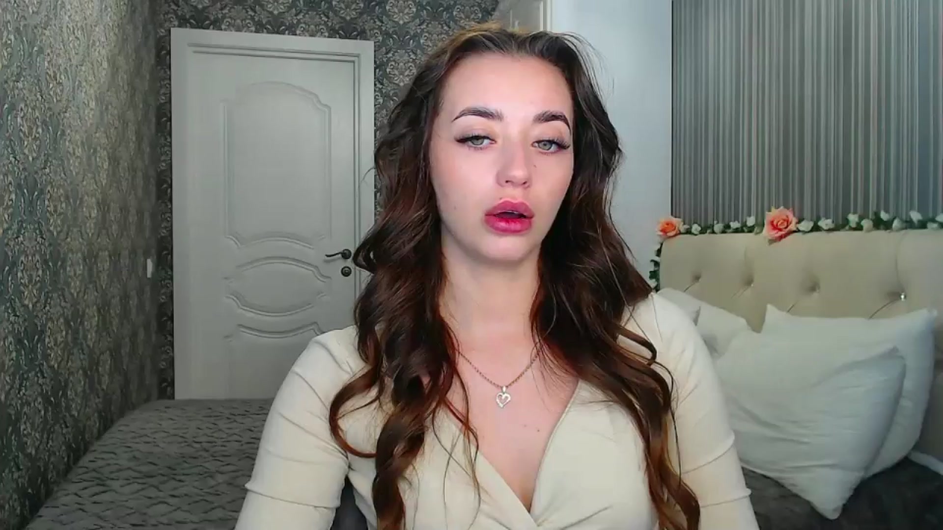 Gallery image thumbnail from EmeraldLilyyy's myfreecams stream on, 10/25/2024, 10:23 image 3 of 20