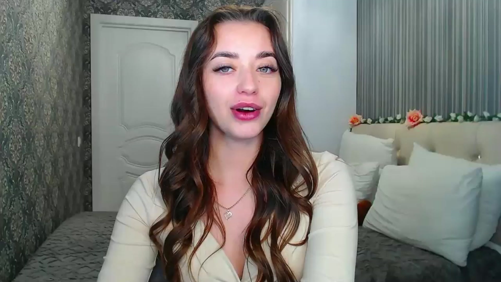 Gallery image thumbnail from EmeraldLilyyy's myfreecams stream on, 10/25/2024, 12:05 image 1 of 20