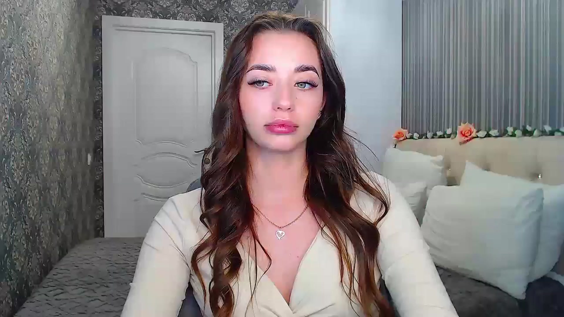 Gallery image thumbnail from EmeraldLilyyy's myfreecams stream on, 10/25/2024, 12:05 image 19 of 20