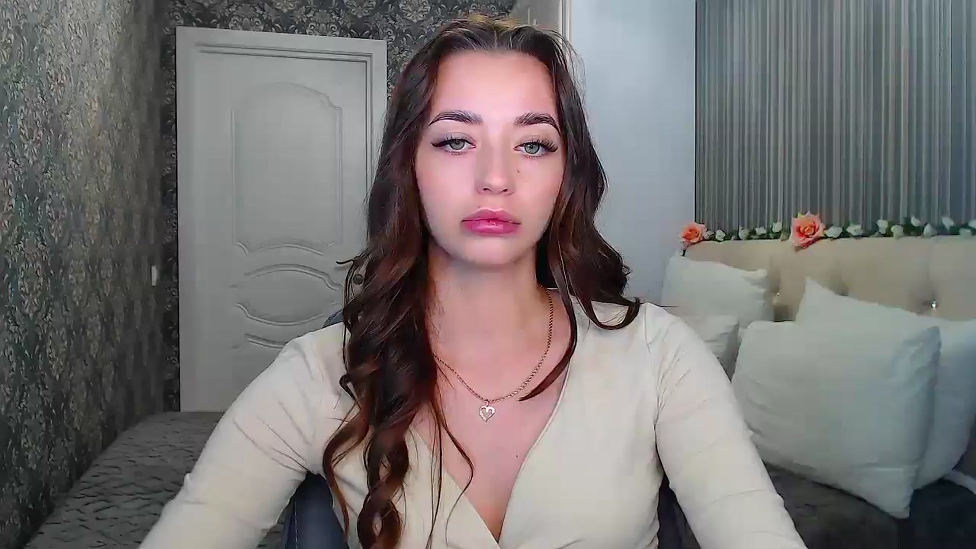 Gallery image thumbnail from EmeraldLilyyy's myfreecams stream on, 10/25/2024, 12:05 image 16 of 20