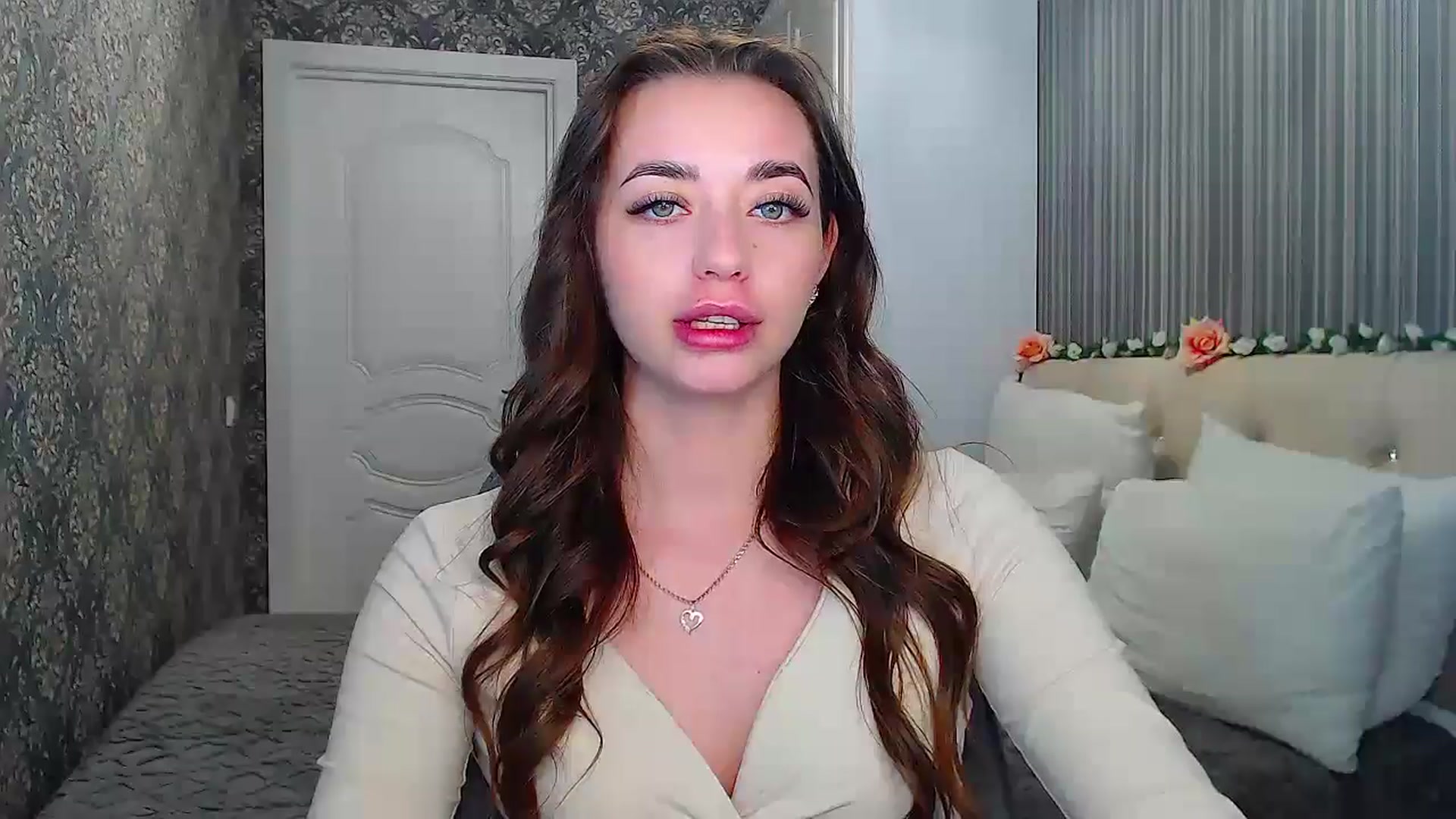 Gallery image thumbnail from EmeraldLilyyy's myfreecams stream on, 10/25/2024, 12:05 image 14 of 20