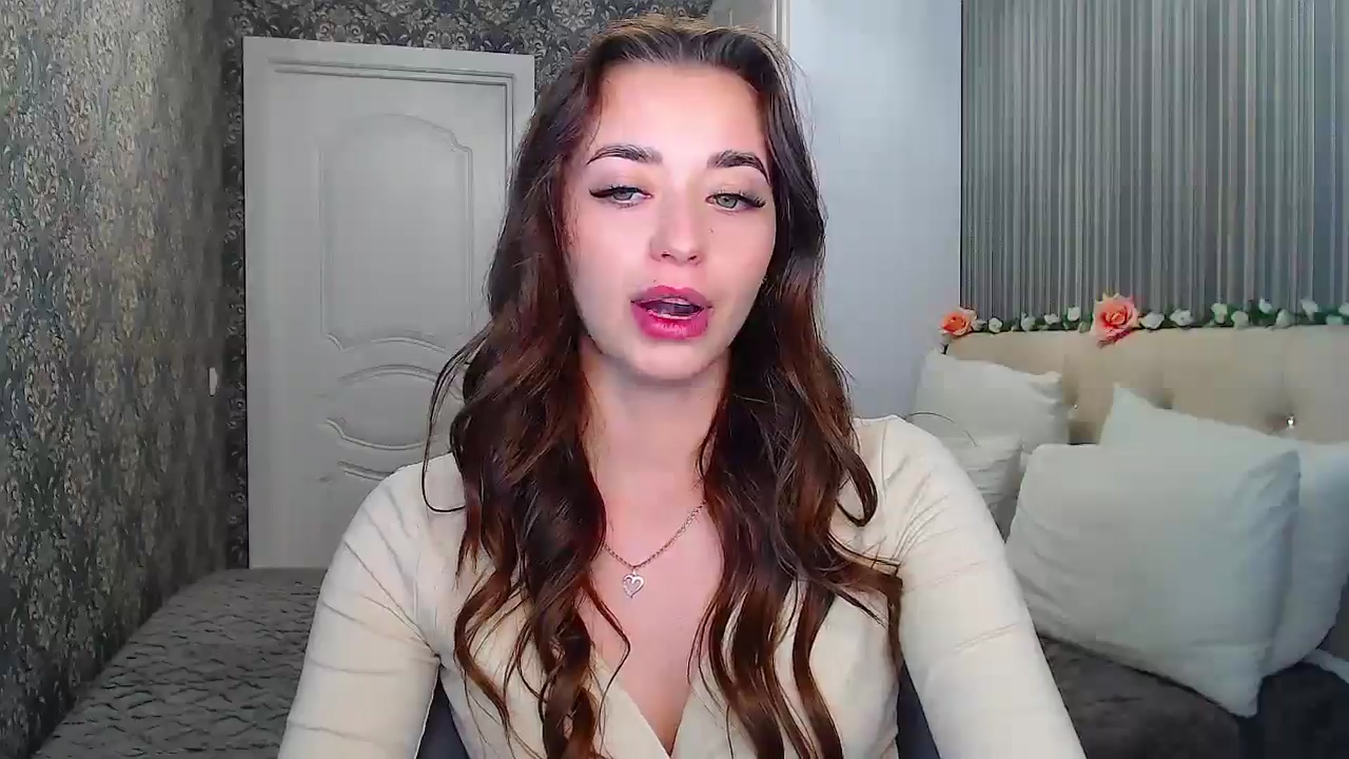 Gallery image thumbnail from EmeraldLilyyy's myfreecams stream on, 10/25/2024, 12:05 image 8 of 20