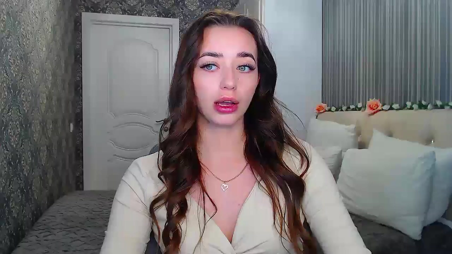 Gallery image thumbnail from EmeraldLilyyy's myfreecams stream on, 10/25/2024, 12:05 image 18 of 20