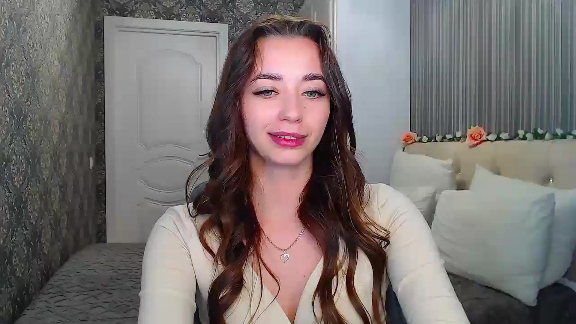 Gallery image thumbnail from EmeraldLilyyy's myfreecams stream on, 10/25/2024, 12:36 image 13 of 20