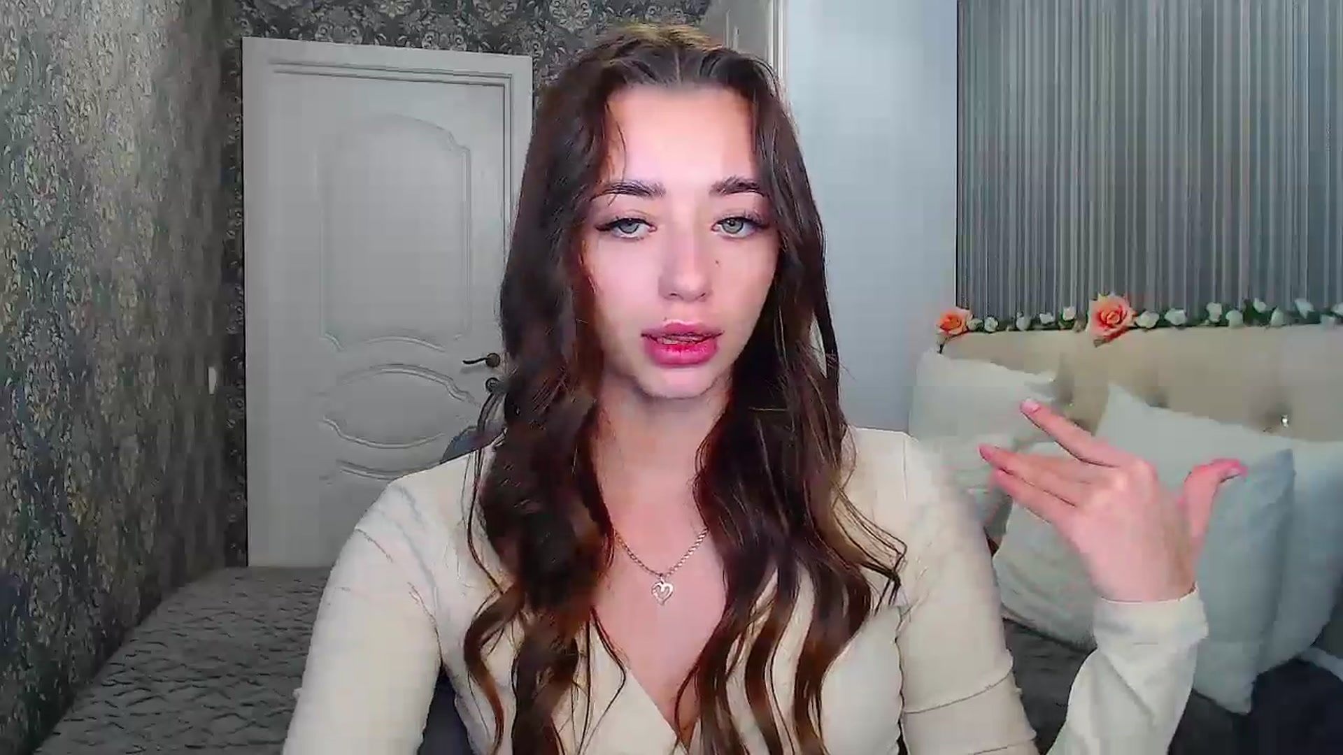 Gallery image thumbnail from EmeraldLilyyy's myfreecams stream on, 10/25/2024, 12:36 image 16 of 20