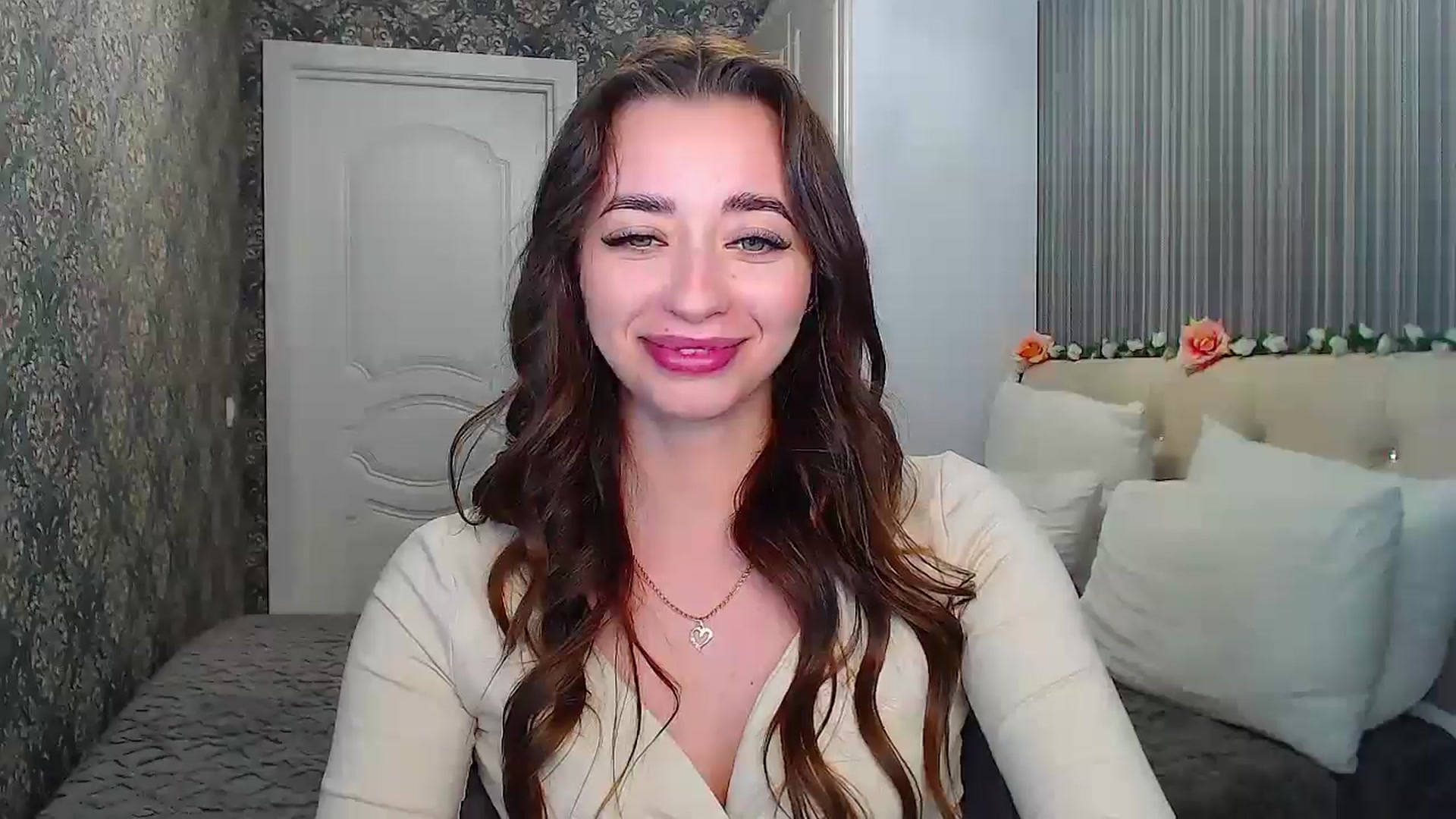 Gallery image thumbnail from EmeraldLilyyy's myfreecams stream on, 10/25/2024, 12:36 image 12 of 20