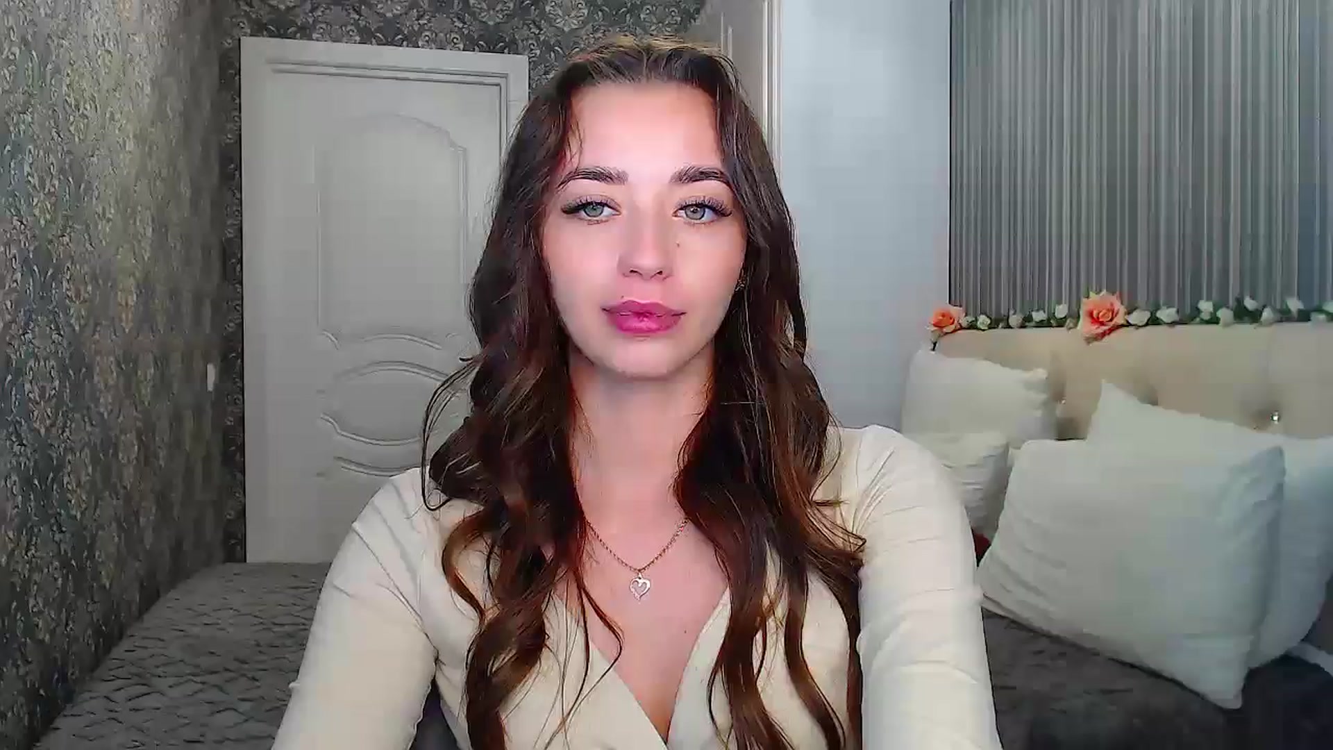 Gallery image thumbnail from EmeraldLilyyy's myfreecams stream on, 10/25/2024, 12:36 image 14 of 20