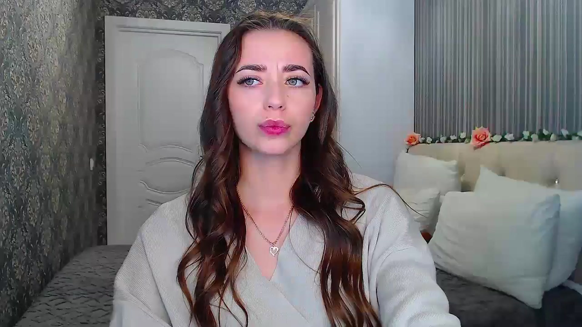 Gallery image thumbnail from EmeraldLilyyy's myfreecams stream on, 10/25/2024, 13:09 image 10 of 20