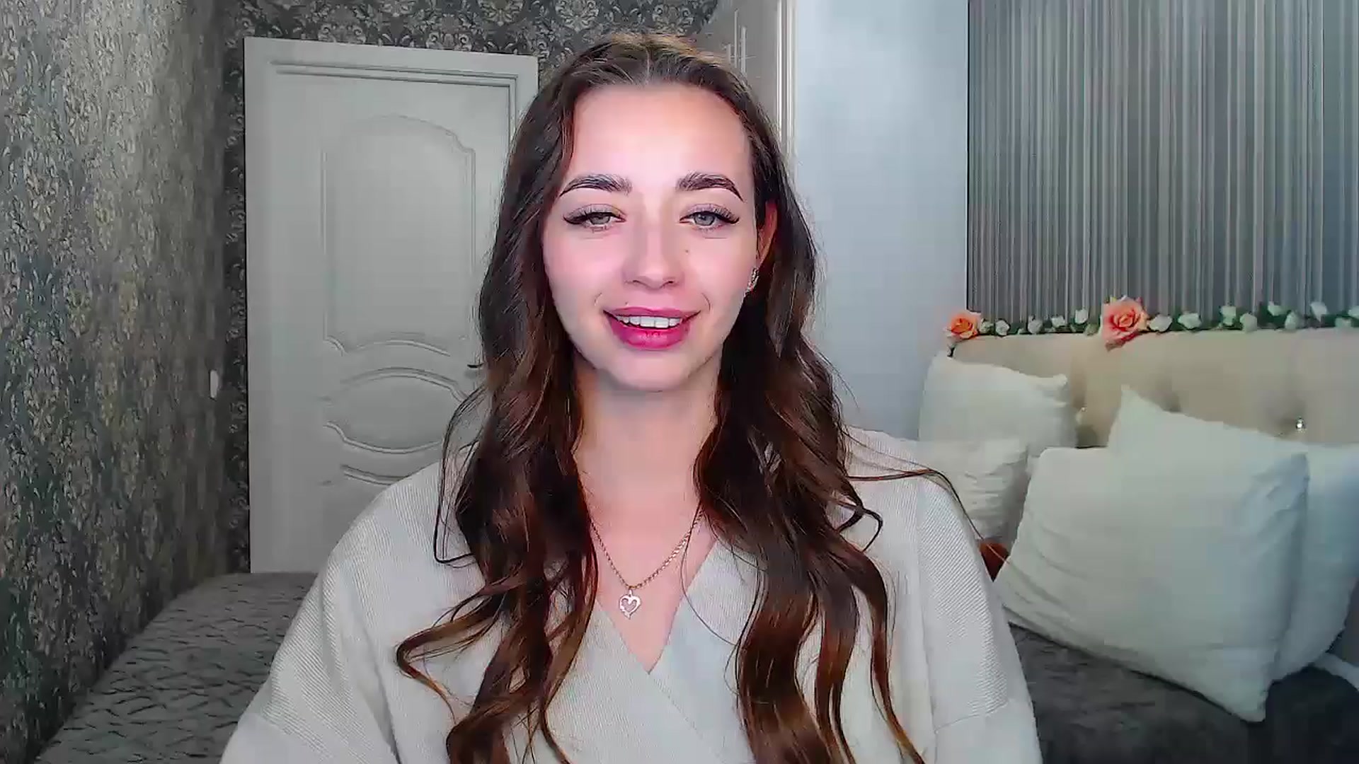 Gallery image thumbnail from EmeraldLilyyy's myfreecams stream on, 10/25/2024, 13:09 image 12 of 20