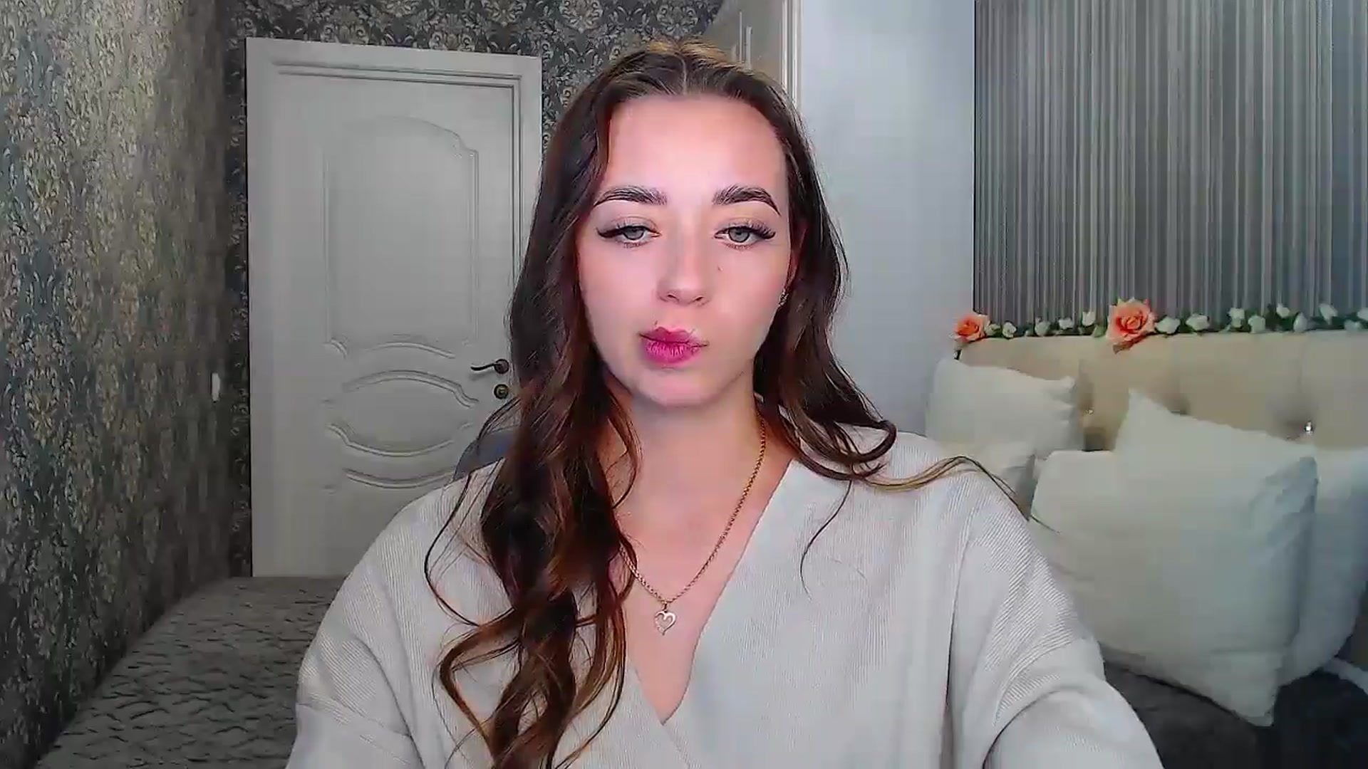Gallery image thumbnail from EmeraldLilyyy's myfreecams stream on, 10/25/2024, 13:09 image 19 of 20