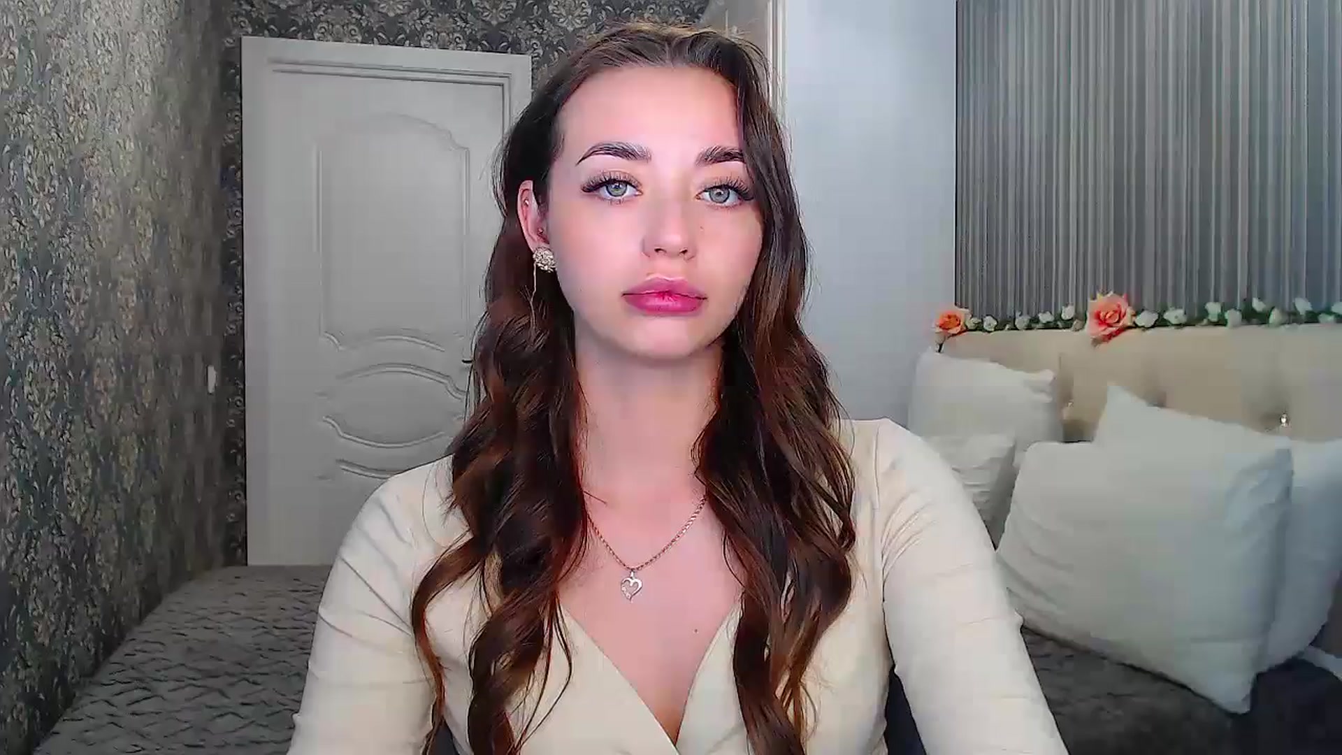 Gallery image thumbnail from EmeraldLilyyy's myfreecams stream on, 10/25/2024, 13:09 image 4 of 20