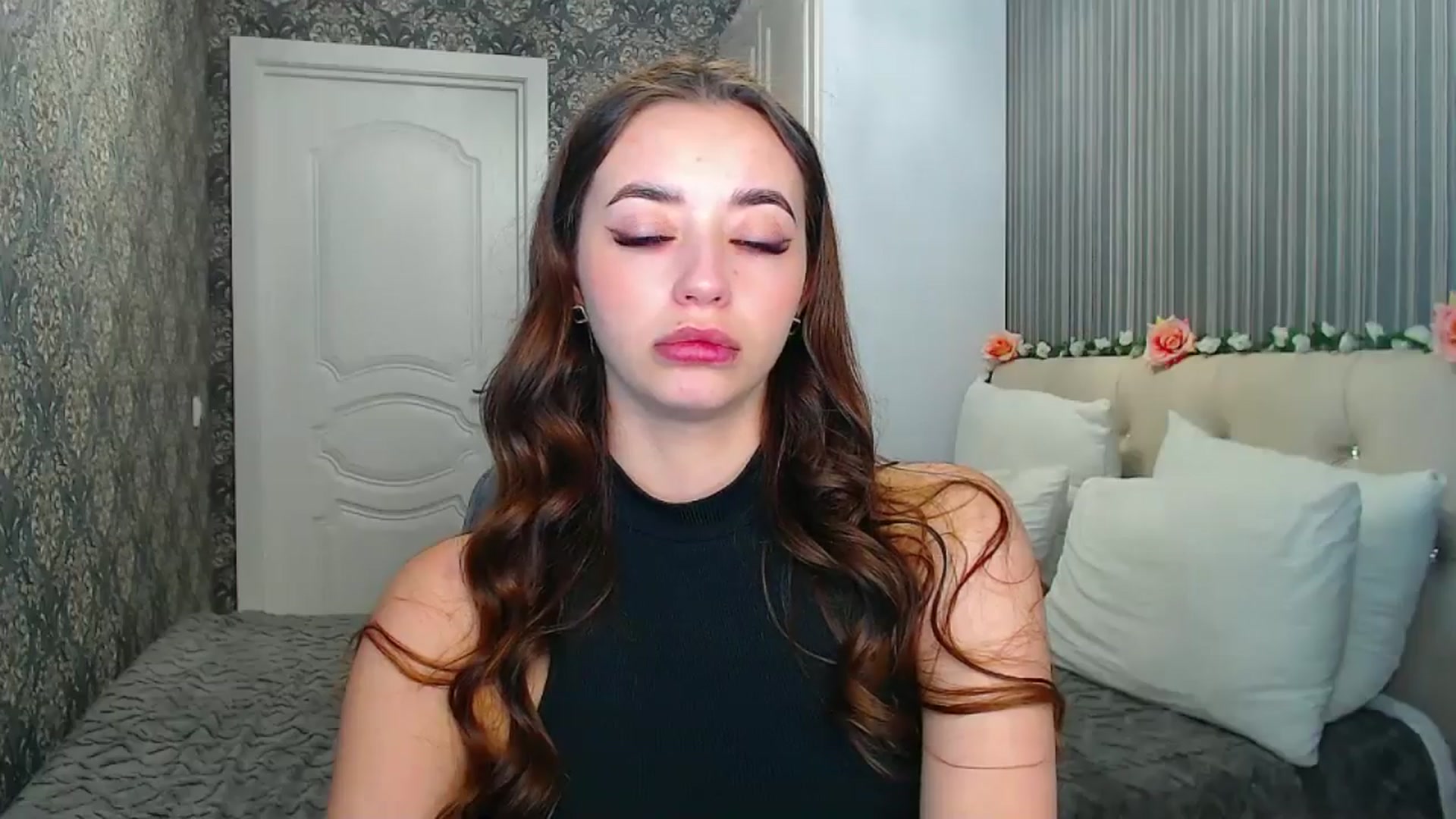 Gallery image thumbnail from EmeraldLilyyy's myfreecams stream on, 10/28/2024, 10:52 image 12 of 20