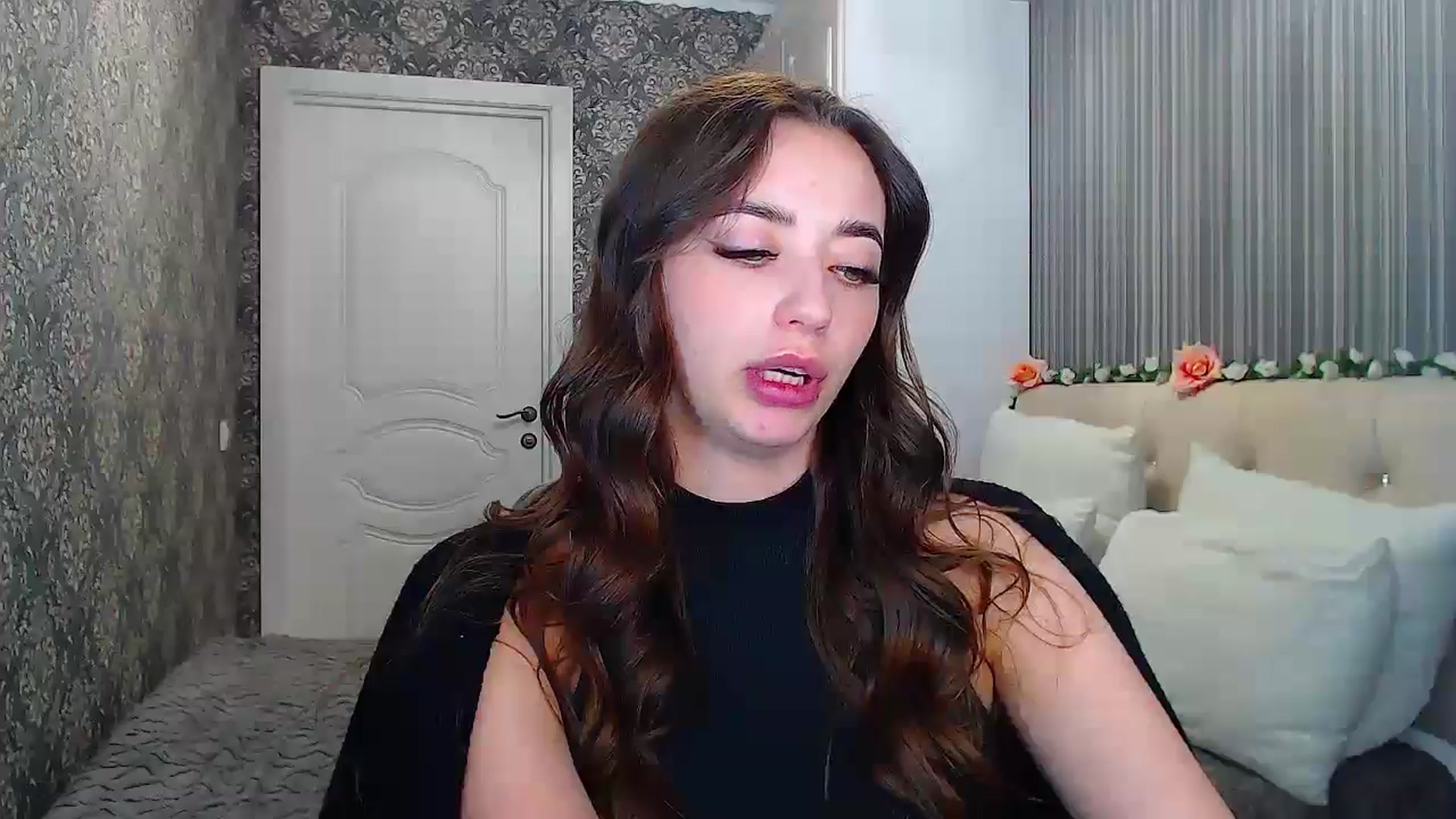 Gallery image thumbnail from EmeraldLilyyy's myfreecams stream on, 10/28/2024, 12:05 image 19 of 20