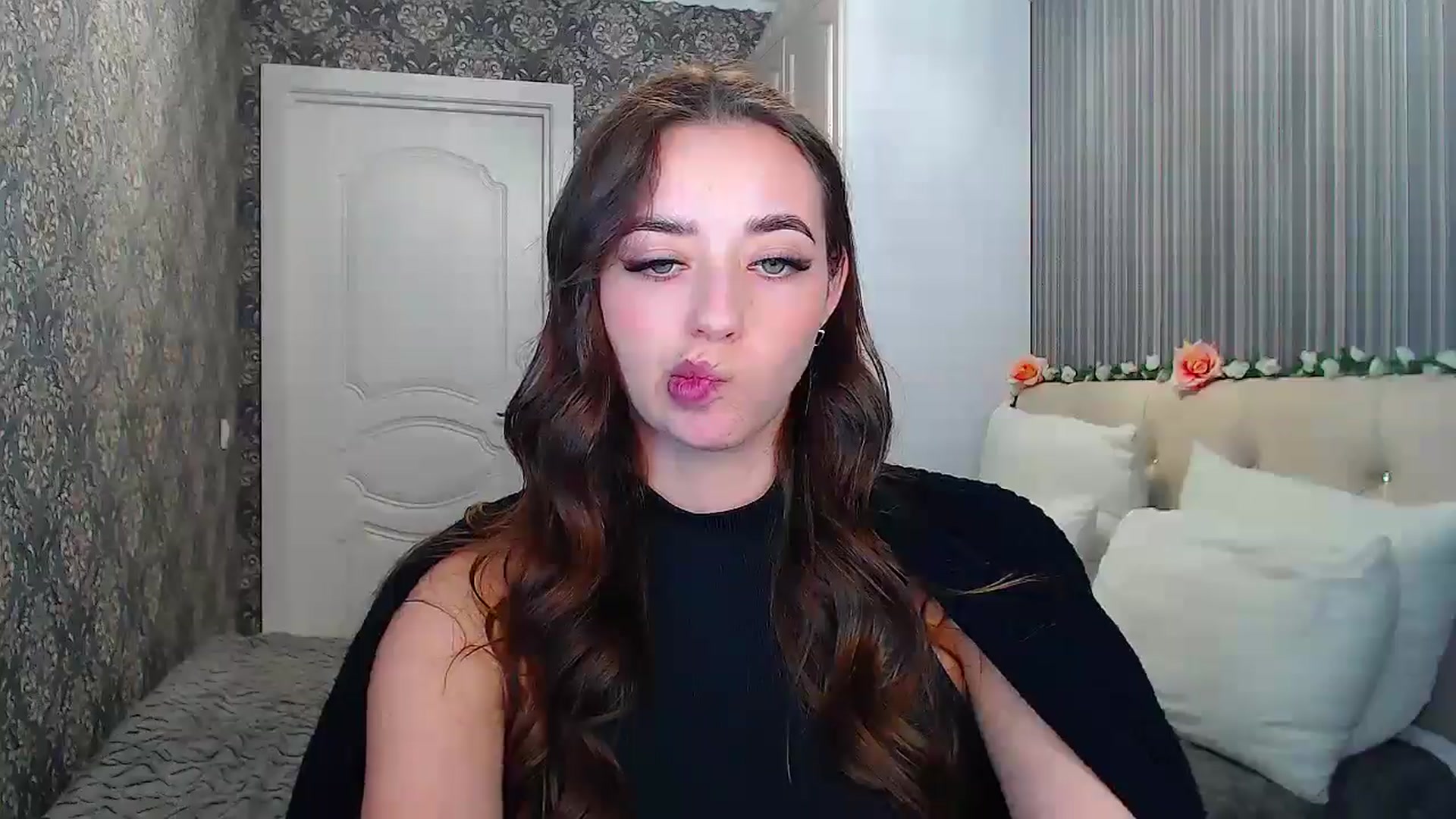 Gallery image thumbnail from EmeraldLilyyy's myfreecams stream on, 10/28/2024, 12:22 image 2 of 20