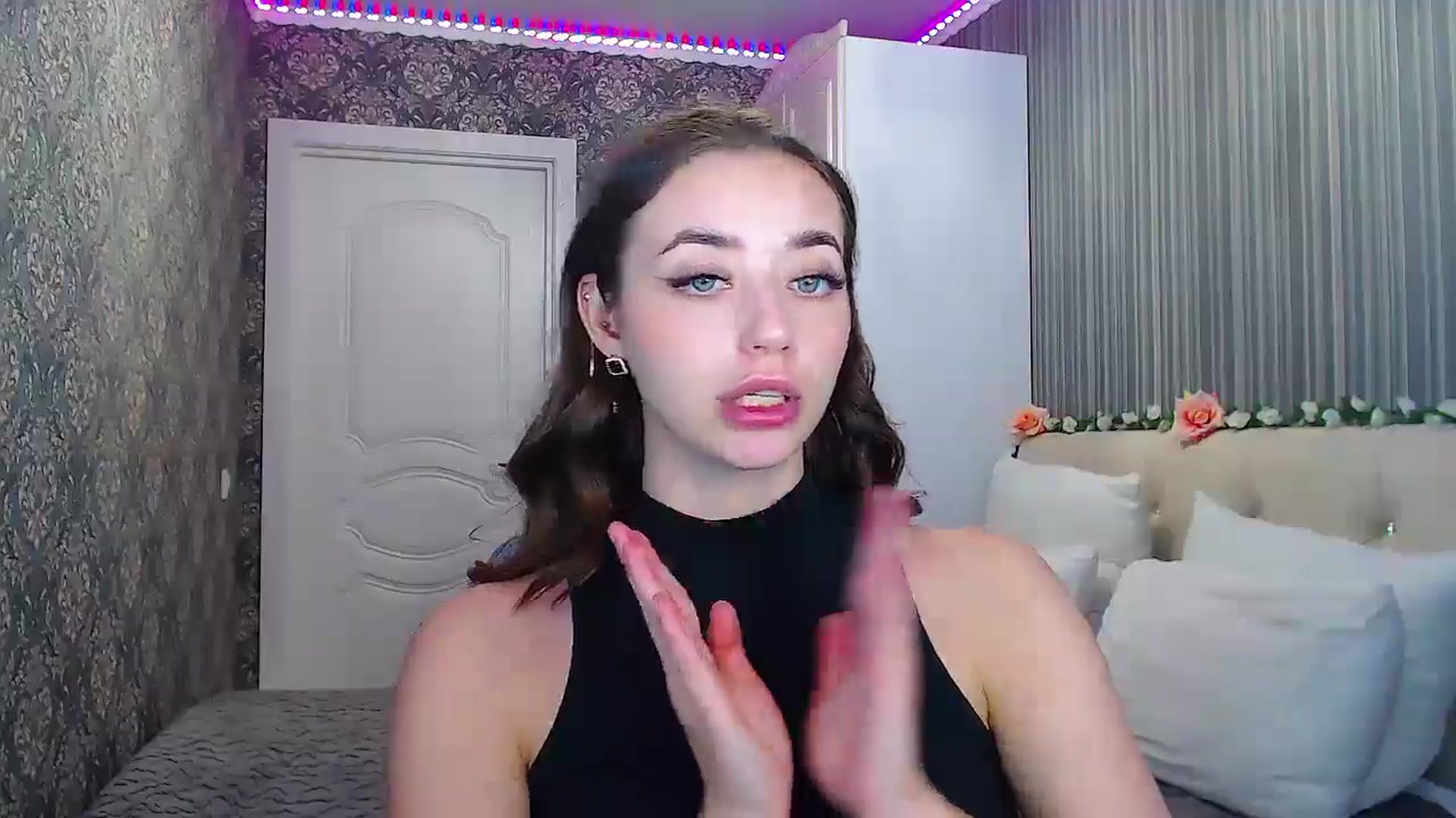 Gallery image thumbnail from EmeraldLilyyy's myfreecams stream on, 10/28/2024, 13:08 image 16 of 20