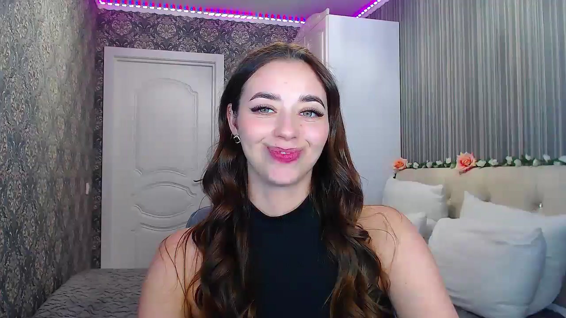 Gallery image thumbnail from EmeraldLilyyy's myfreecams stream on, 10/28/2024, 13:08 image 6 of 20