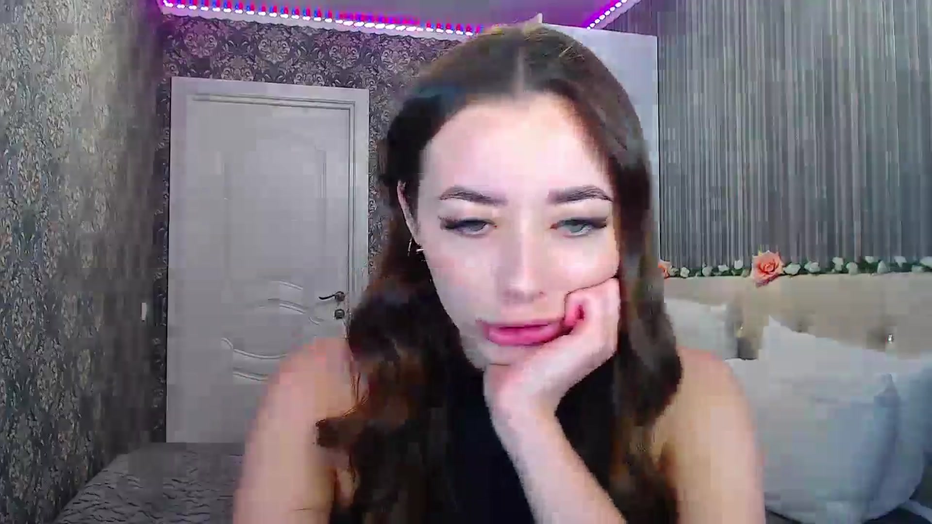 Gallery image thumbnail from EmeraldLilyyy's myfreecams stream on, 10/28/2024, 13:08 image 8 of 20