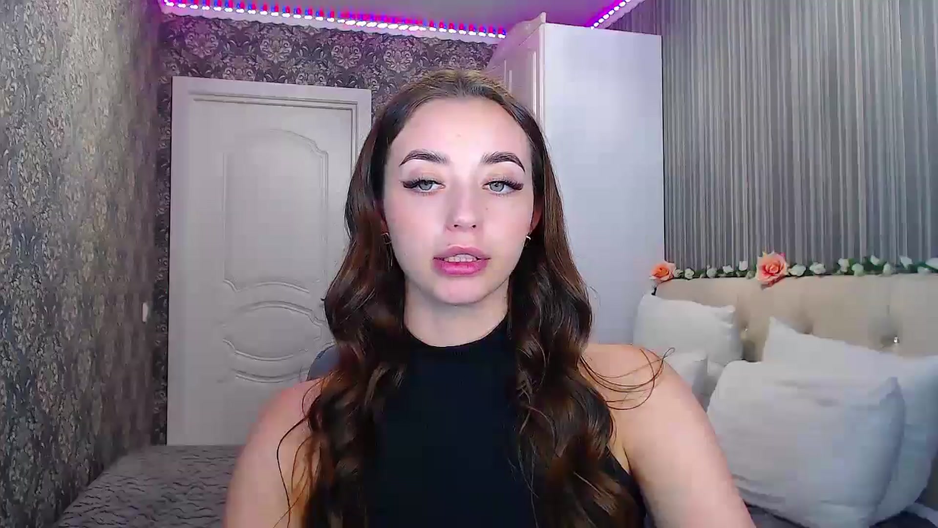 Gallery image thumbnail from EmeraldLilyyy's myfreecams stream on, 10/28/2024, 13:08 image 19 of 20