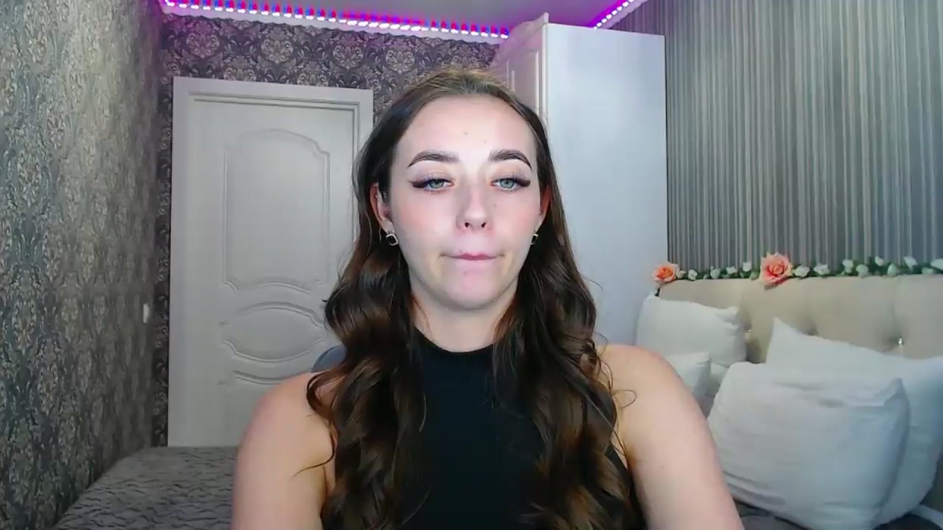 Gallery image thumbnail from EmeraldLilyyy's myfreecams stream on, 10/28/2024, 13:08 image 15 of 20