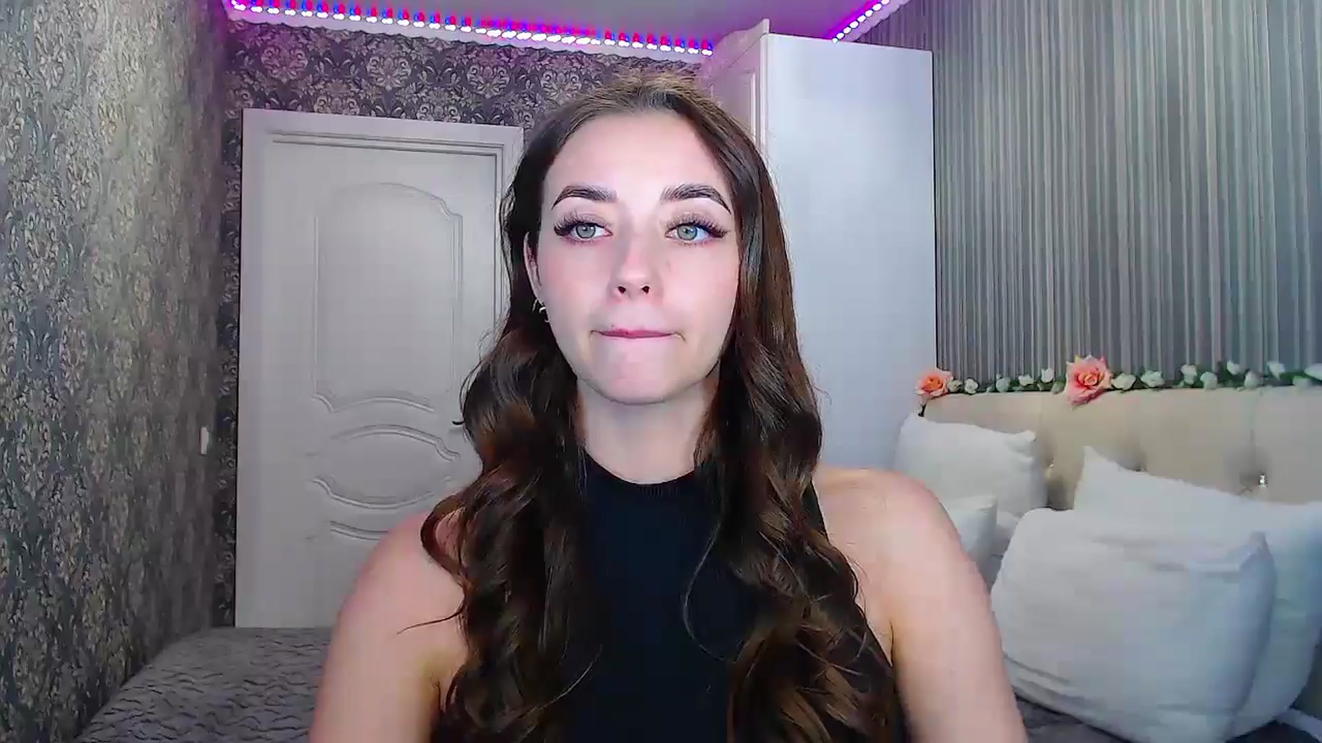 Gallery image thumbnail from EmeraldLilyyy's myfreecams stream on, 10/28/2024, 13:08 image 9 of 20