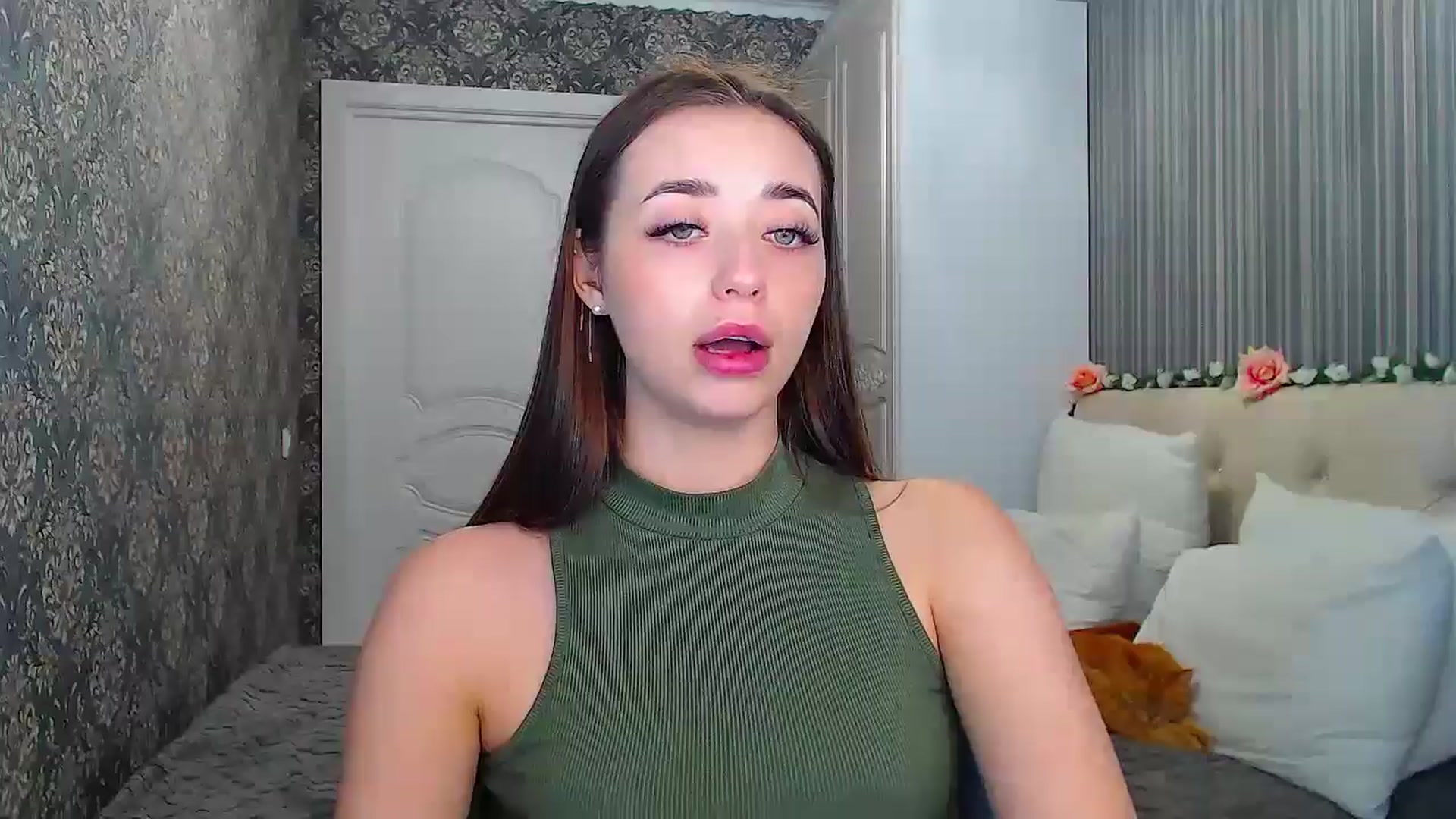 Gallery image thumbnail from EmeraldLilyyy's myfreecams stream on, 10/29/2024, 09:50 image 17 of 20