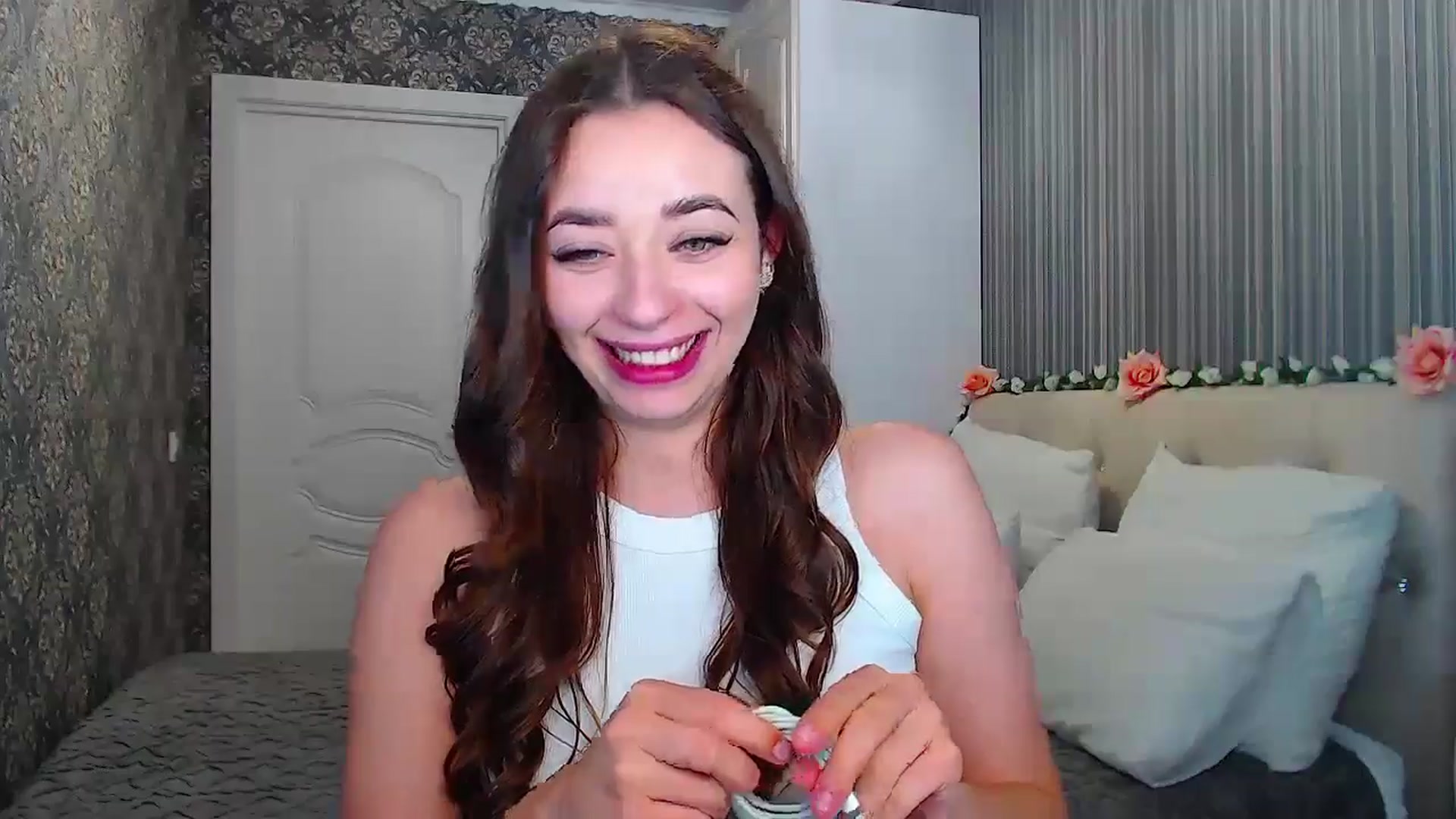 Gallery image thumbnail from EmeraldLilyyy's myfreecams stream on, 11/01/2024, 10:59 image 5 of 20
