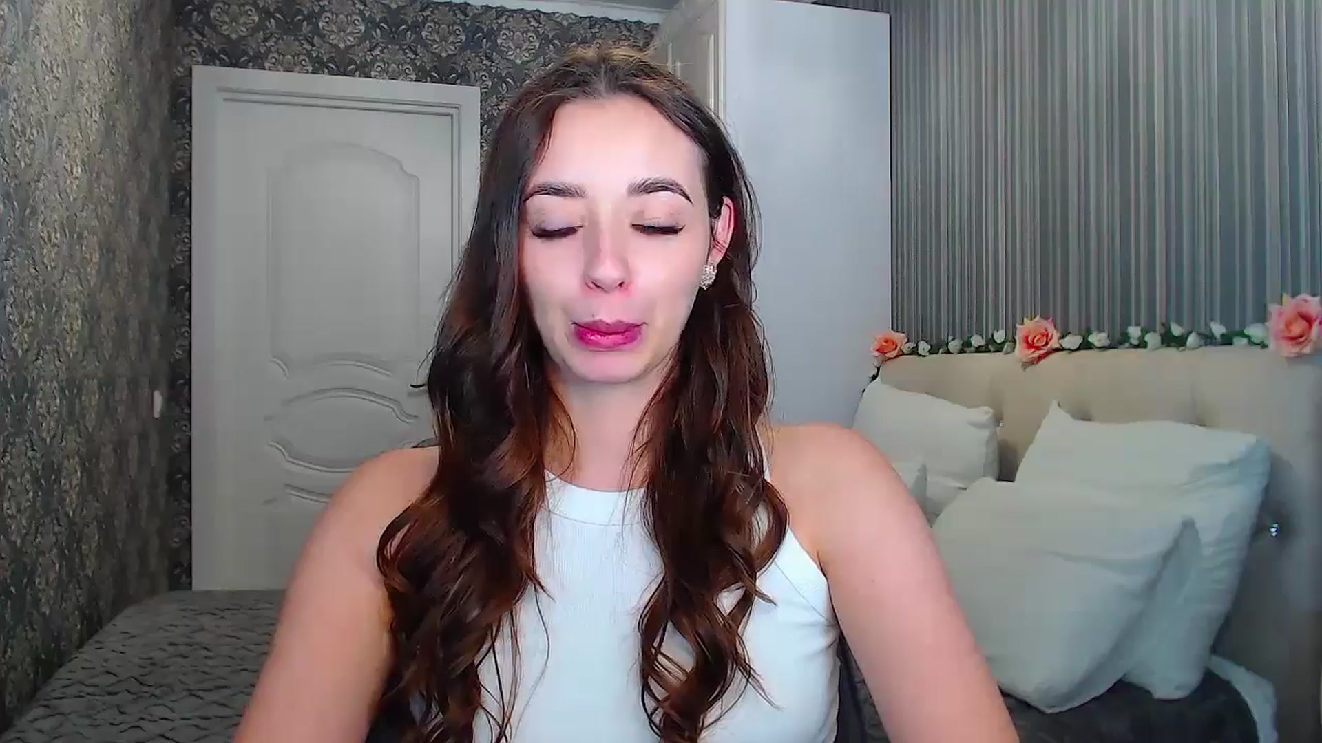 Gallery image thumbnail from EmeraldLilyyy's myfreecams stream on, 11/01/2024, 10:59 image 13 of 20