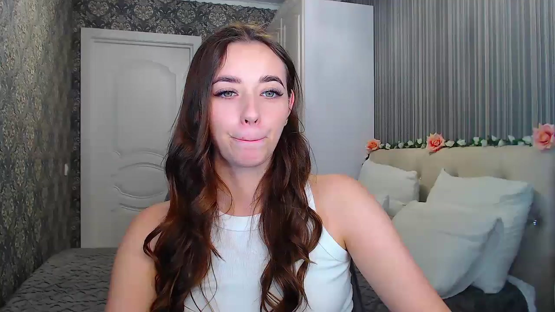 Gallery image thumbnail from EmeraldLilyyy's myfreecams stream on, 11/01/2024, 10:59 image 16 of 20