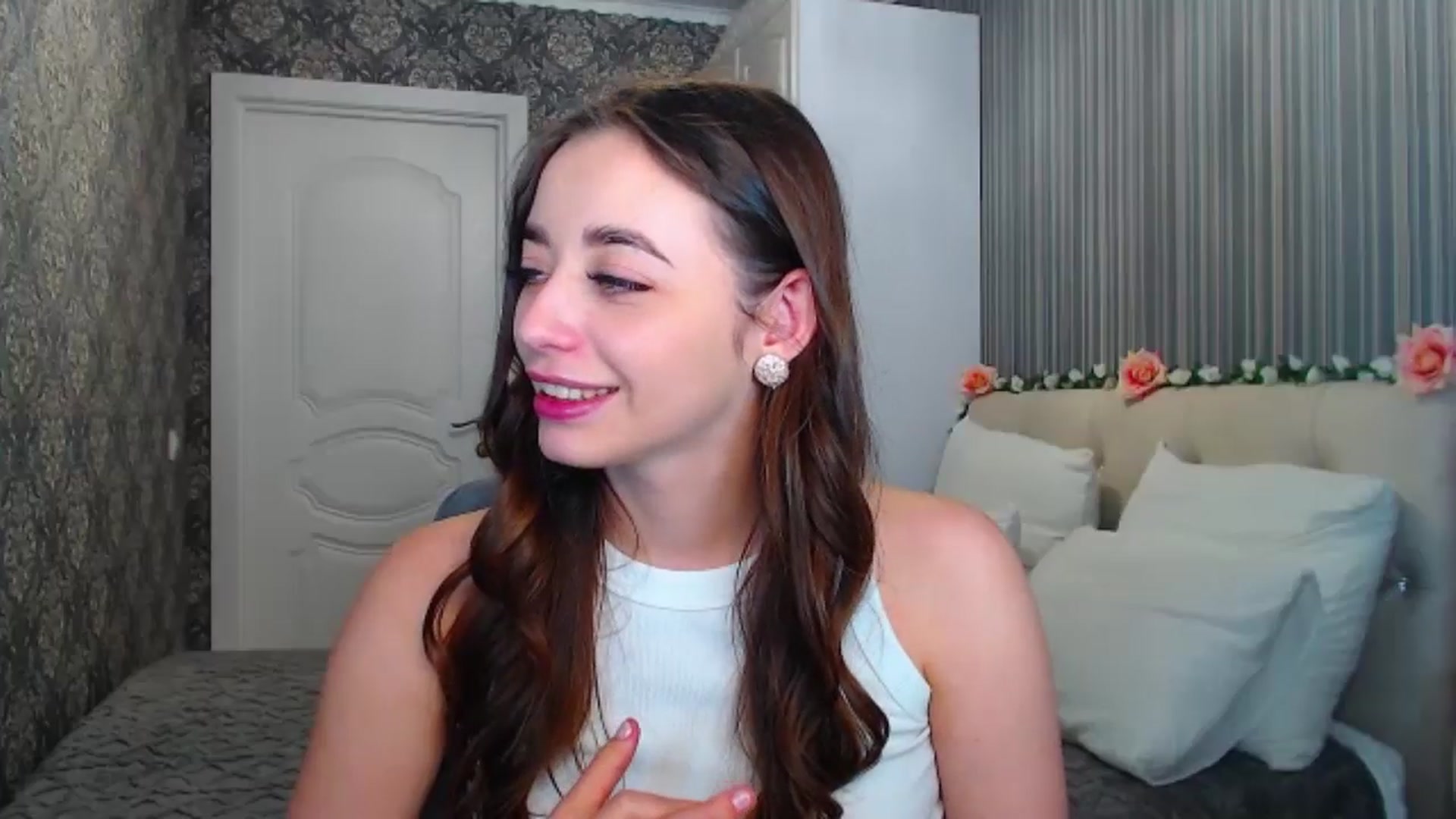 Gallery image thumbnail from EmeraldLilyyy's myfreecams stream on, 11/01/2024, 10:59 image 18 of 20