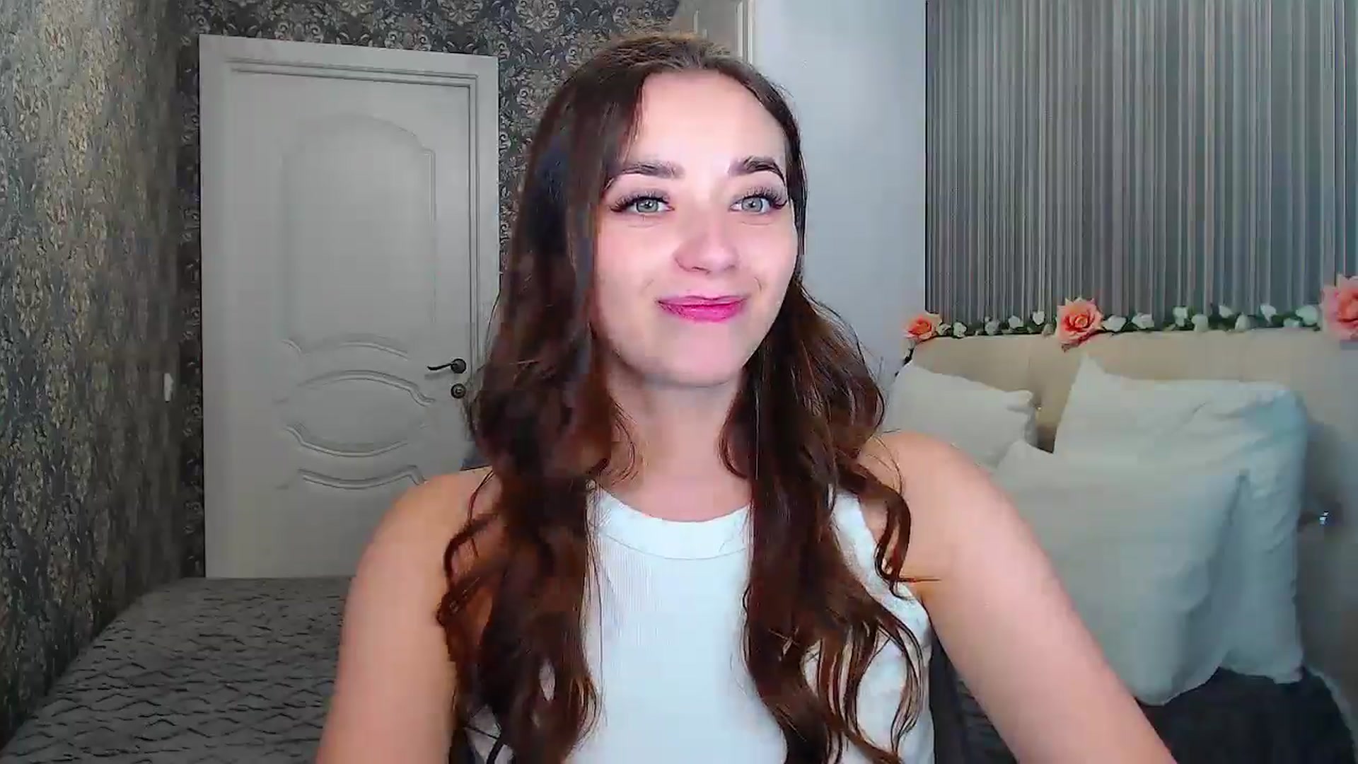Gallery image thumbnail from EmeraldLilyyy's myfreecams stream on, 11/01/2024, 12:51 image 17 of 20