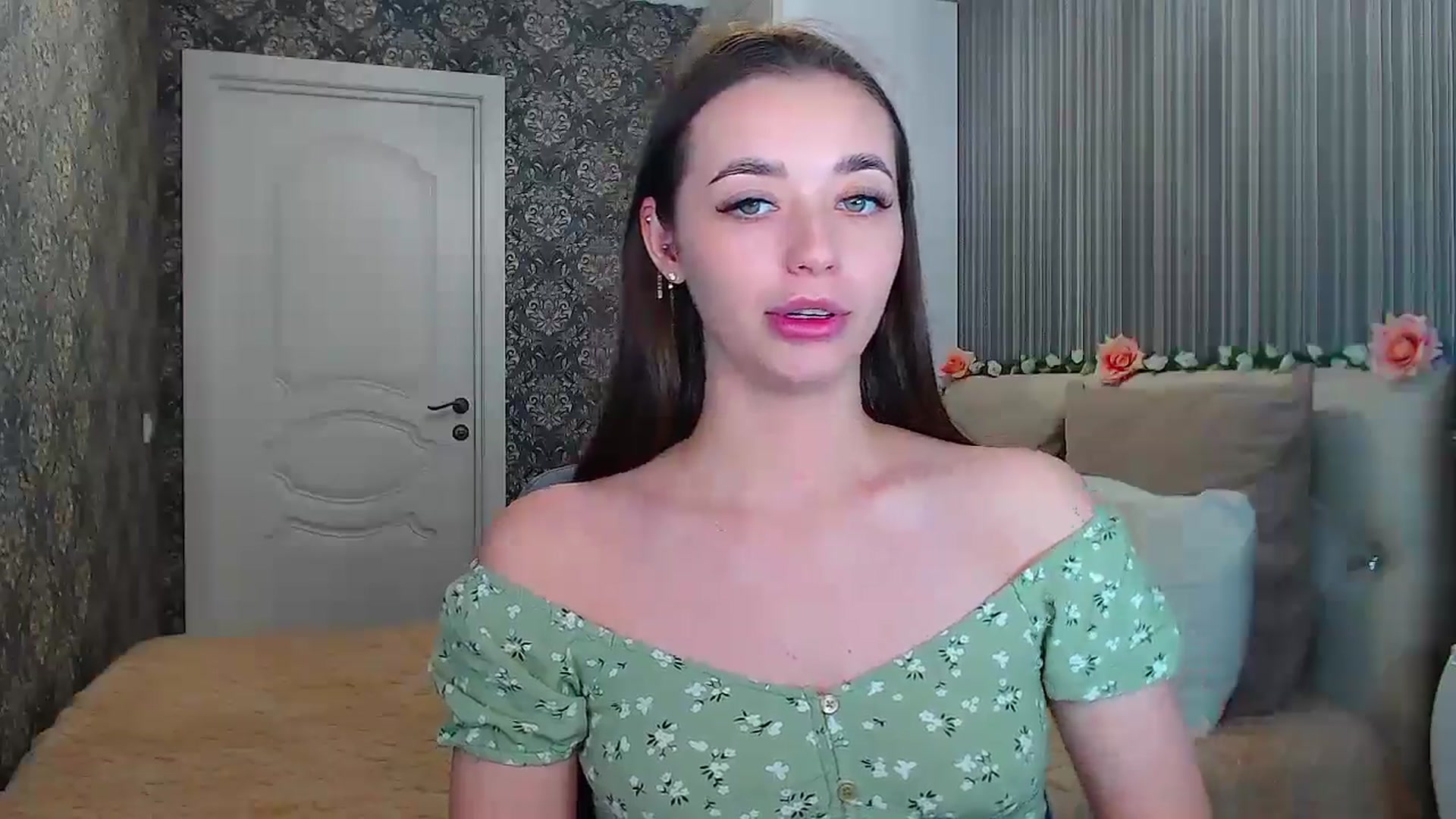 Gallery image thumbnail from EmeraldLilyyy's myfreecams stream on, 11/08/2024, 13:26 image 6 of 20