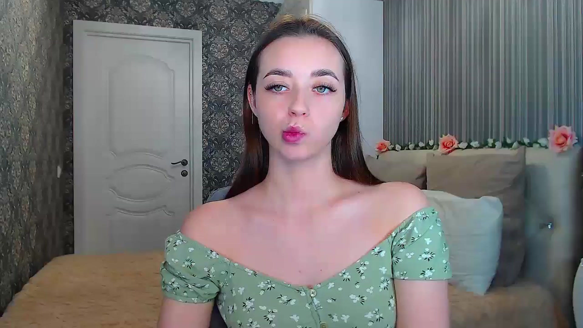 Gallery image thumbnail from EmeraldLilyyy's myfreecams stream on, 11/08/2024, 13:26 image 16 of 20