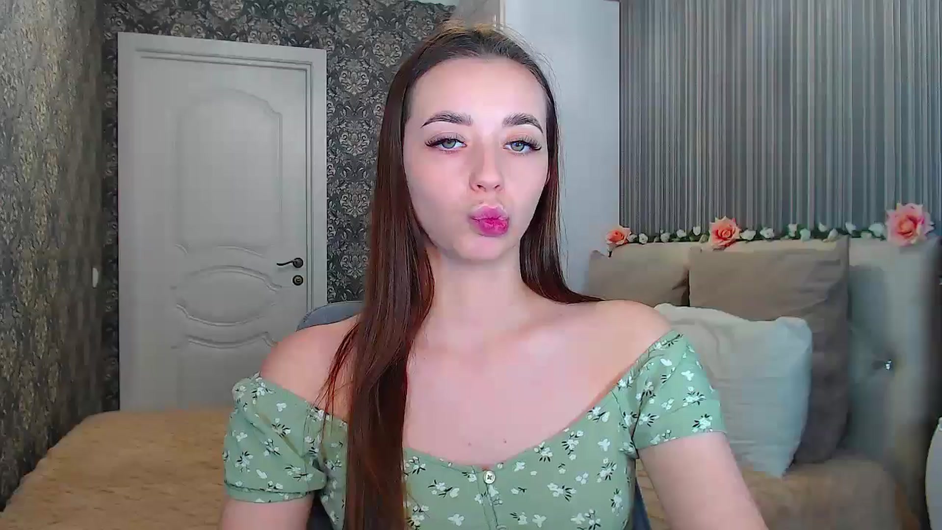 Gallery image thumbnail from EmeraldLilyyy's myfreecams stream on, 11/08/2024, 14:25 image 3 of 20