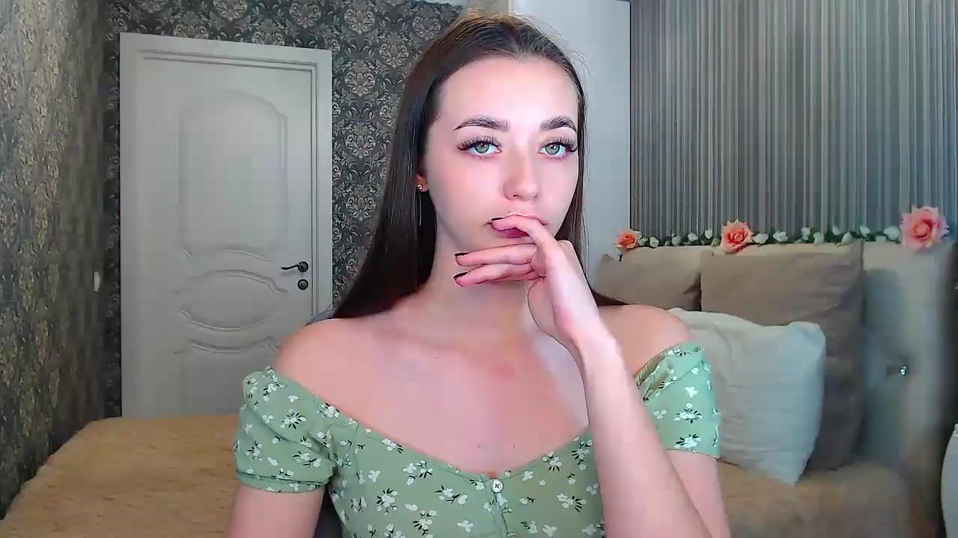 Gallery image thumbnail from EmeraldLilyyy's myfreecams stream on, 11/08/2024, 14:25 image 4 of 20